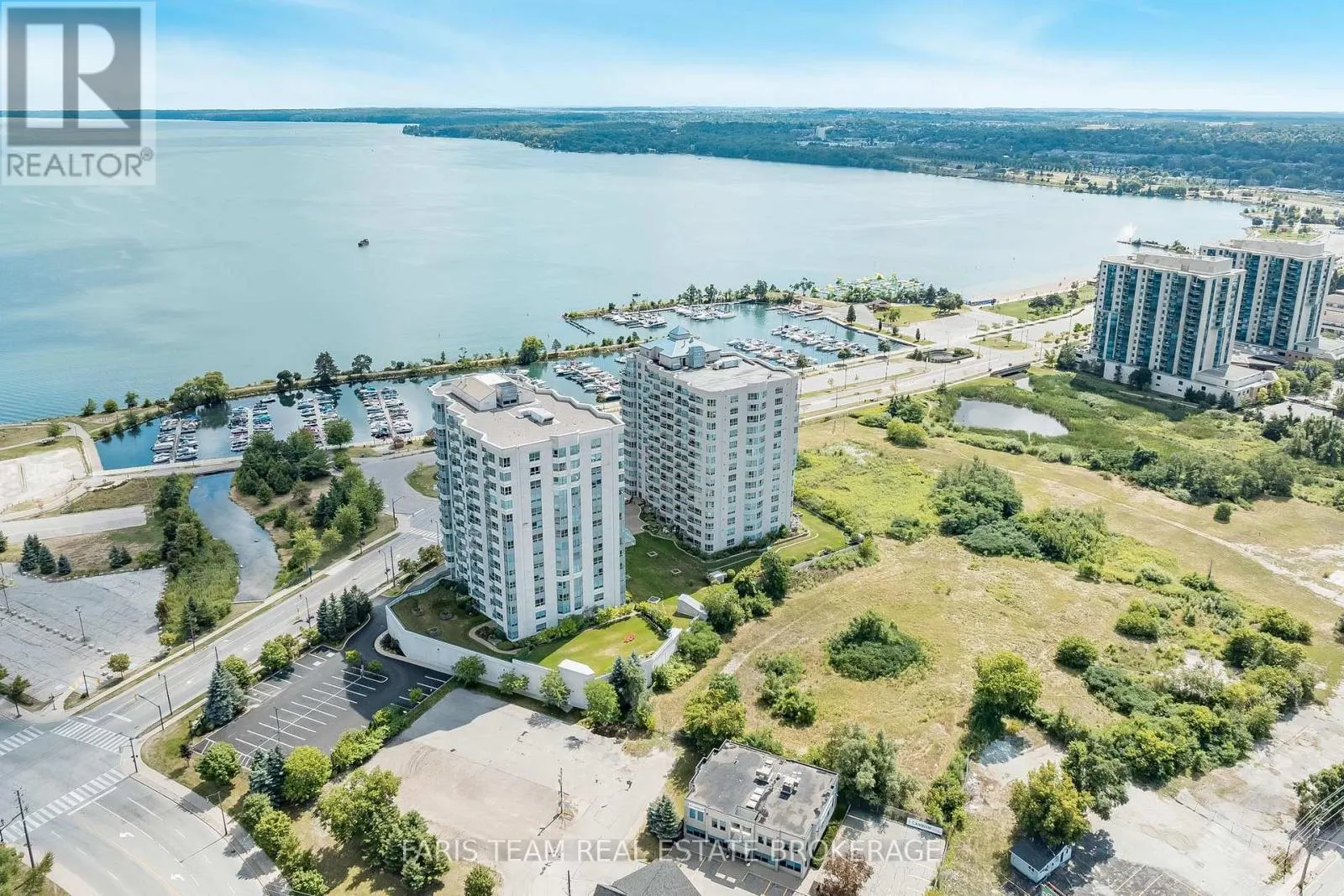 902 - 2 TORONTO STREET