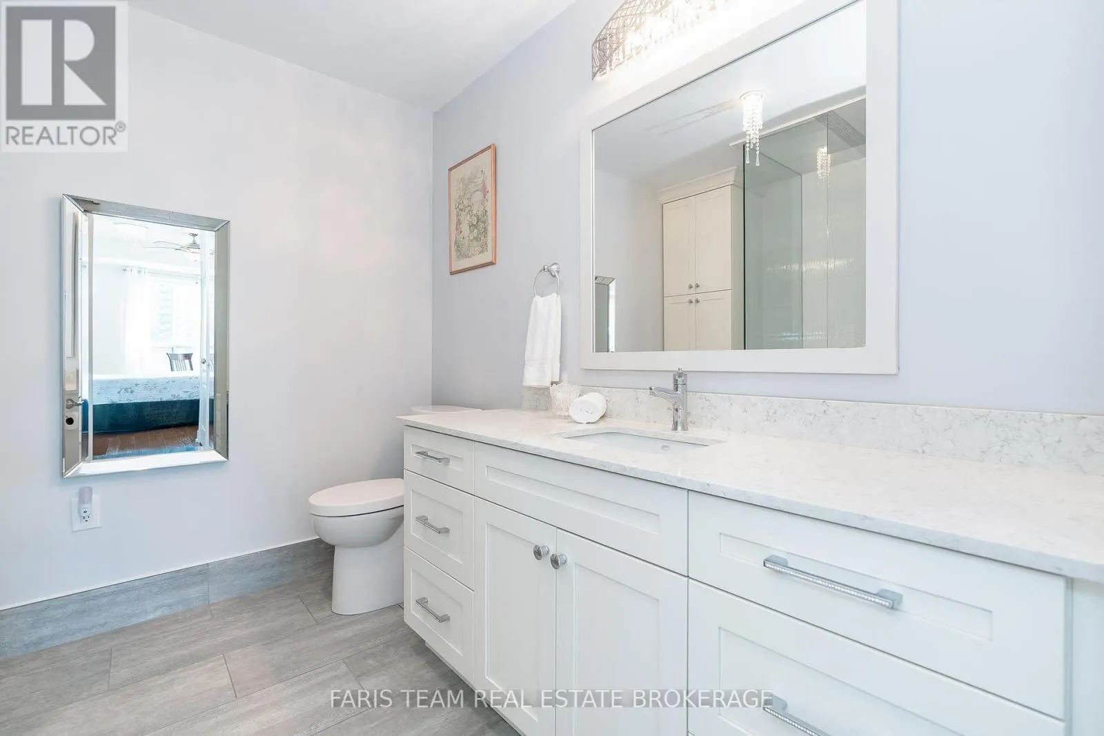 902 - 2 TORONTO STREET