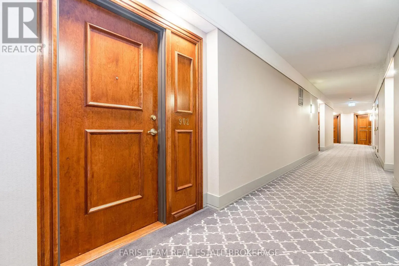 902 - 2 TORONTO STREET