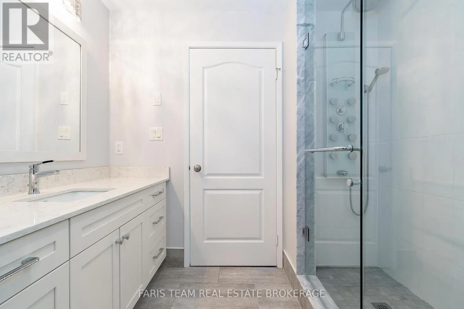 902 - 2 TORONTO STREET