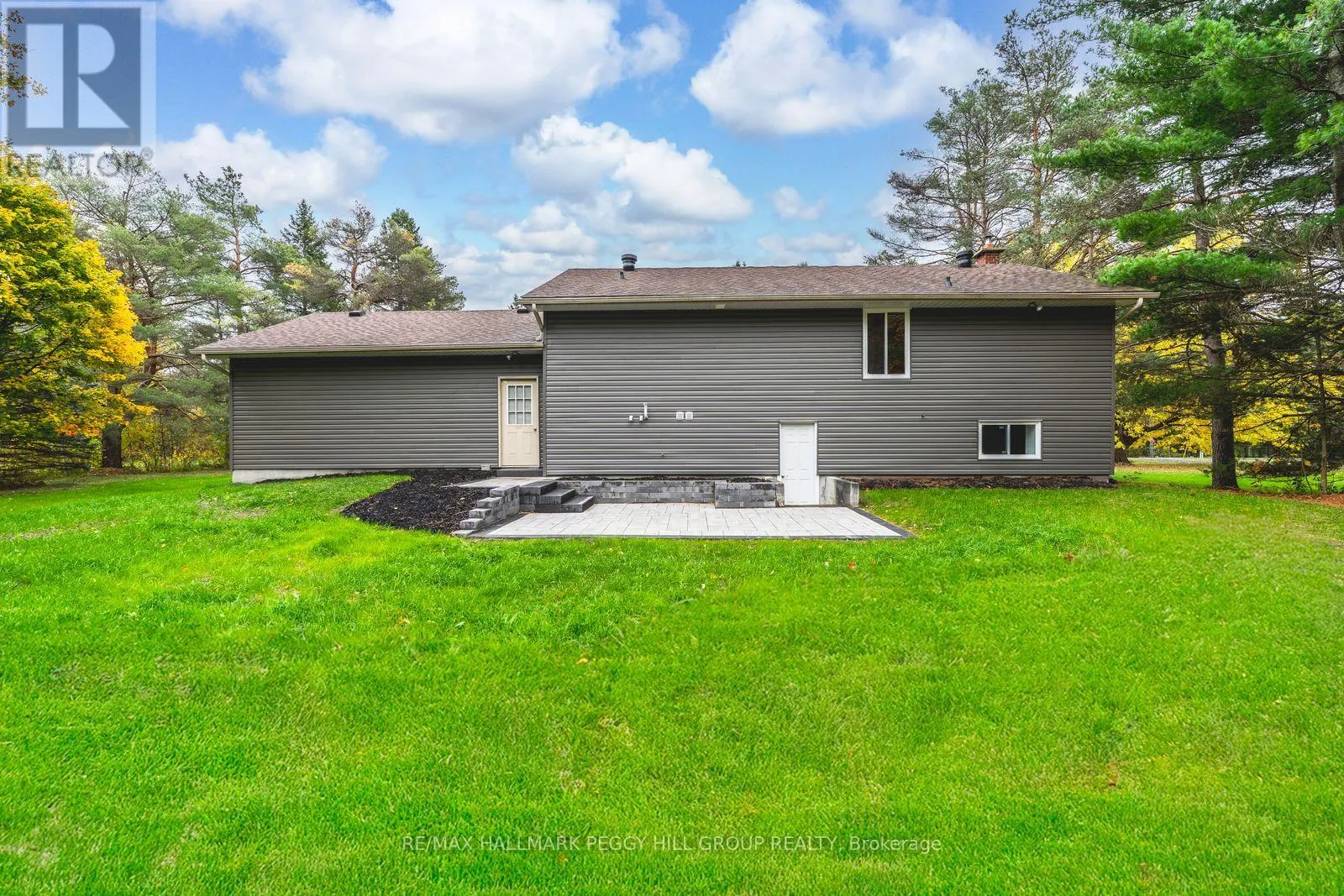 16 HILLVIEW CRESCENT