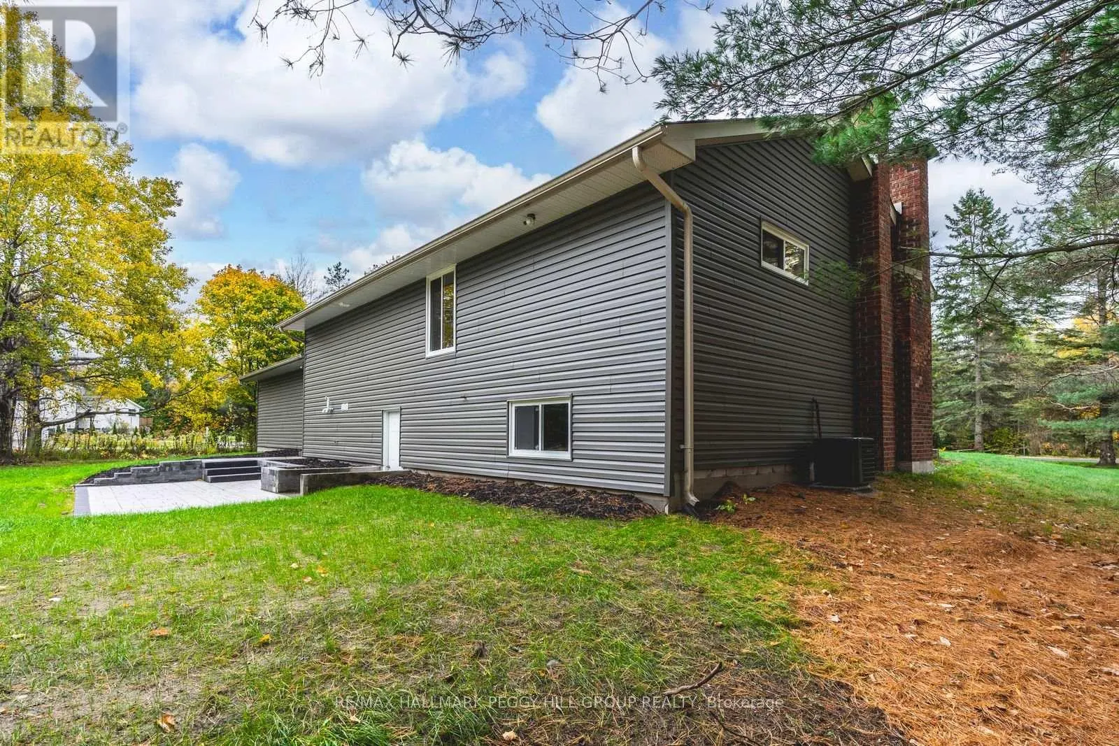 16 HILLVIEW CRESCENT