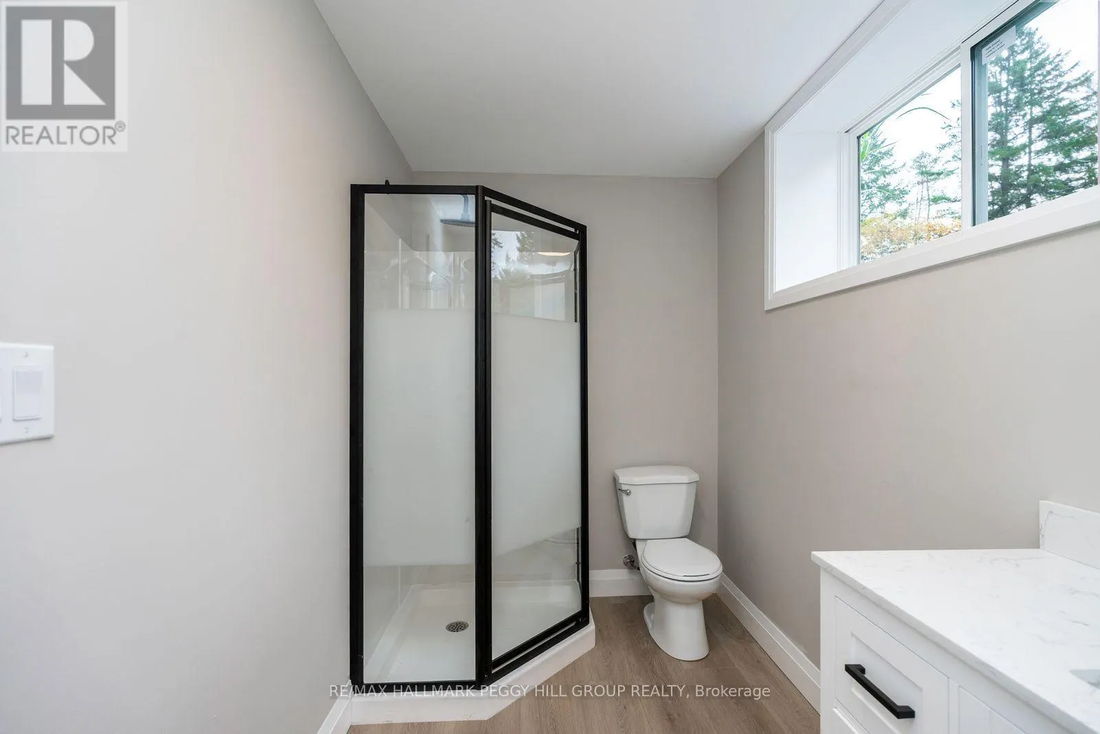 16 HILLVIEW CRESCENT