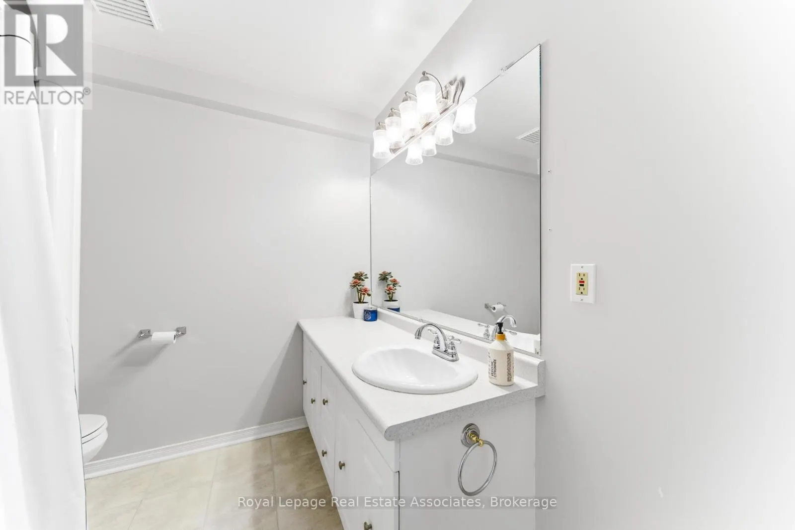 118 COPEMAN CRESCENT