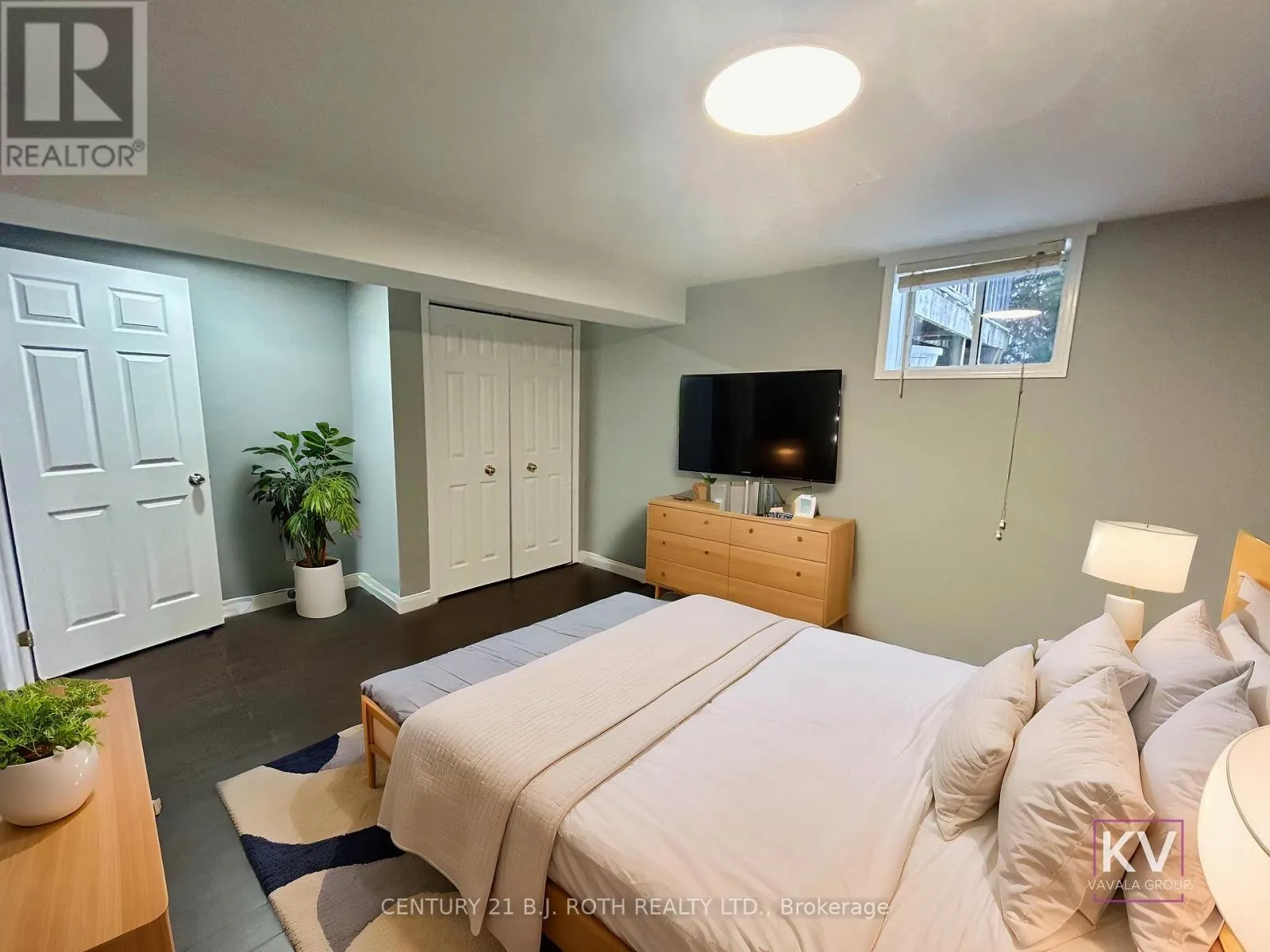 LOWER - 140 MONIQUE CRESCENT