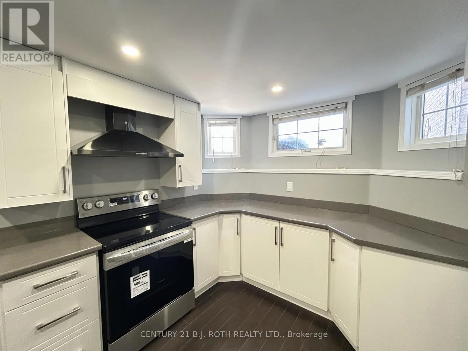 LOWER - 140 MONIQUE CRESCENT