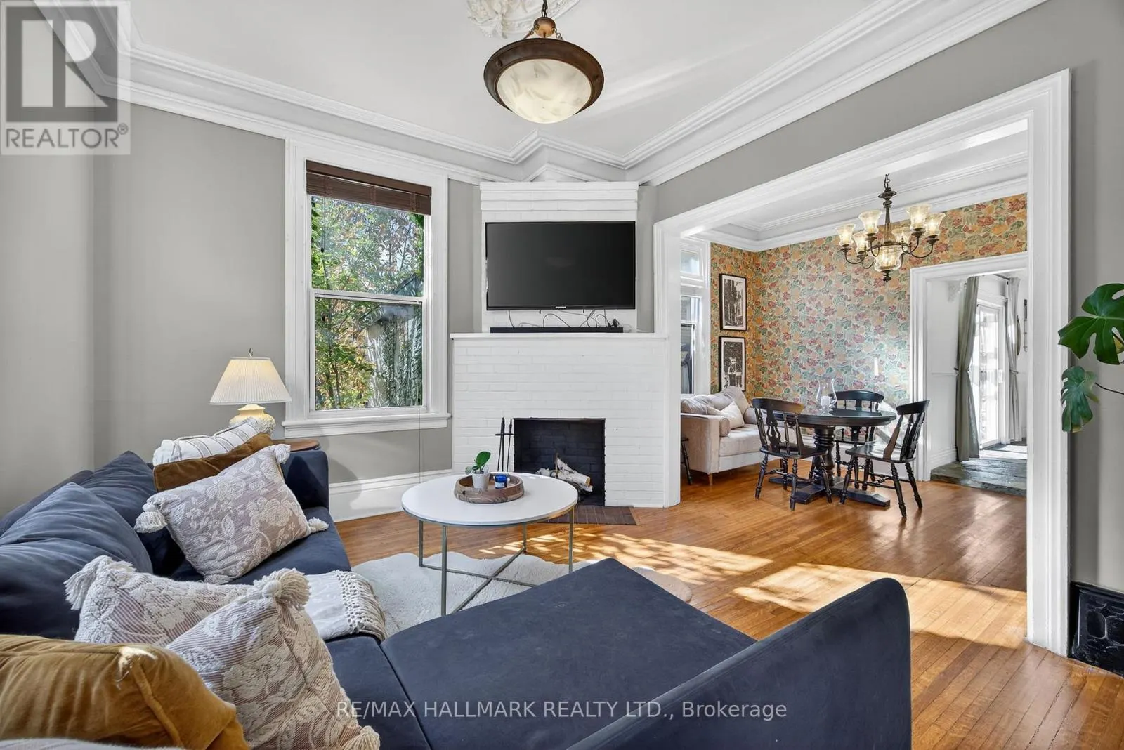 84 WELLINGTON STREET E