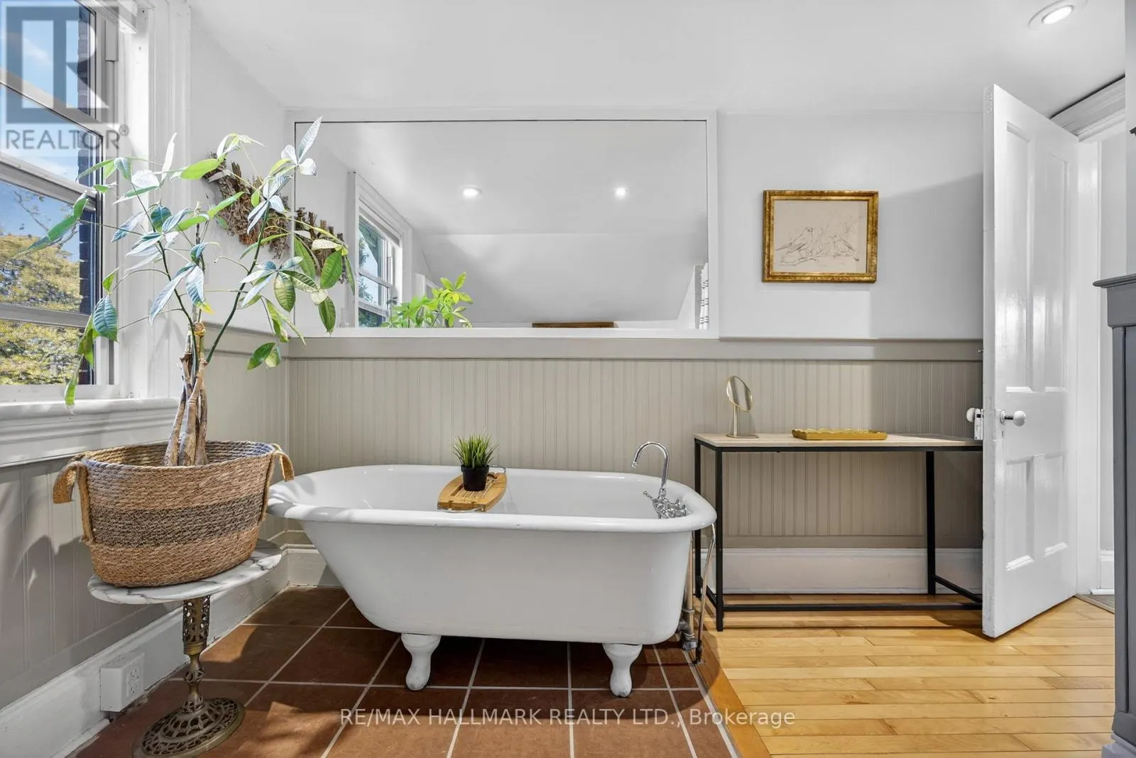 84 WELLINGTON STREET E