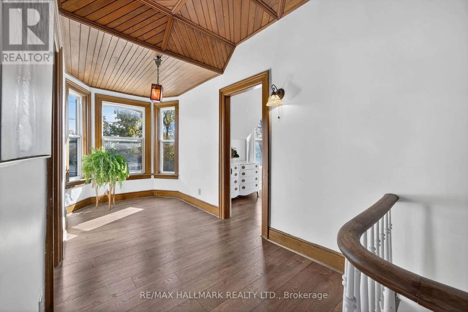 84 WELLINGTON STREET E