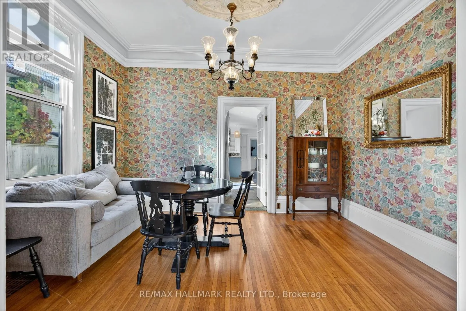 84 WELLINGTON STREET E