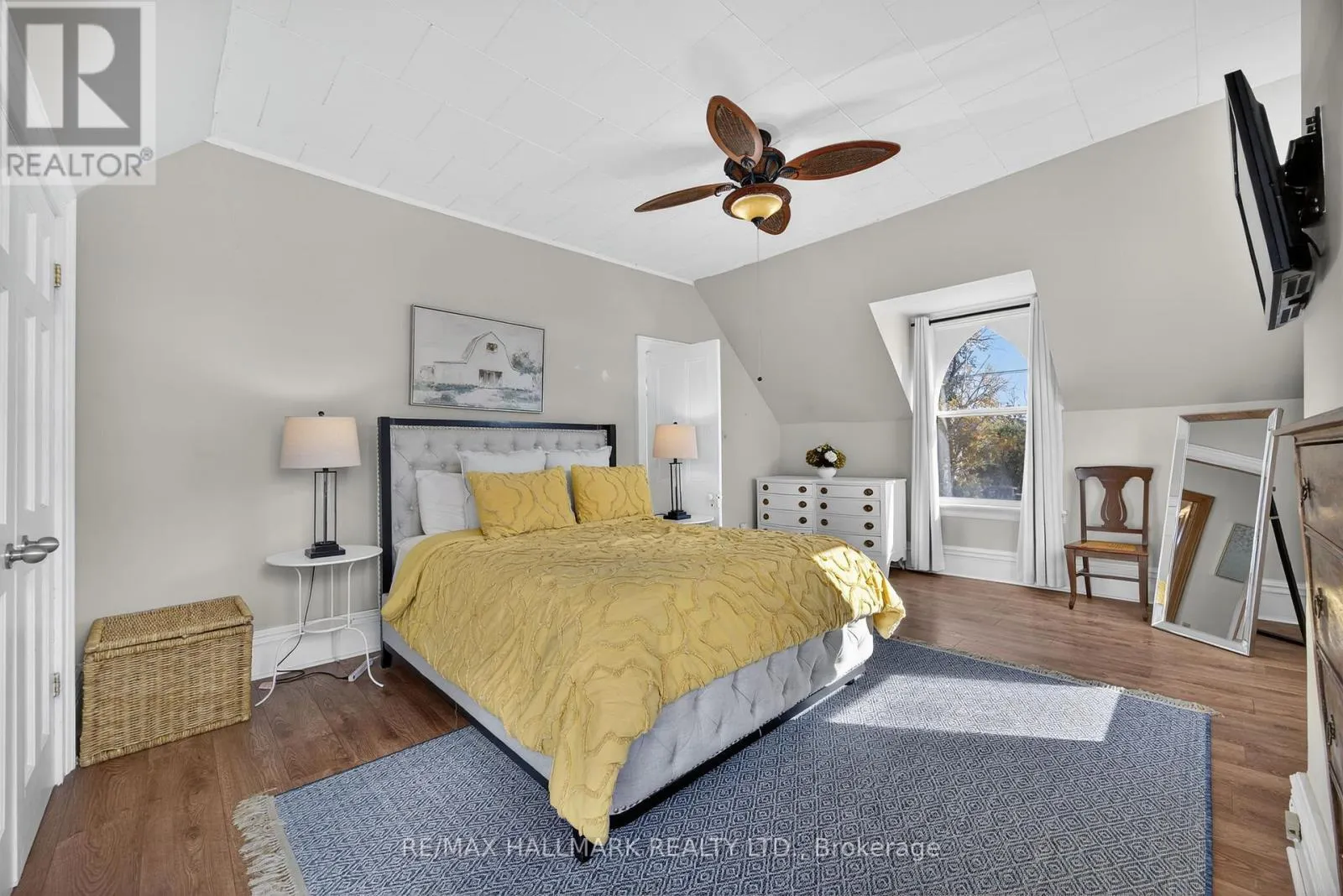 84 WELLINGTON STREET E