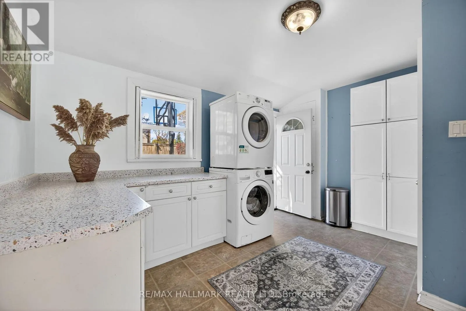 84 WELLINGTON STREET E