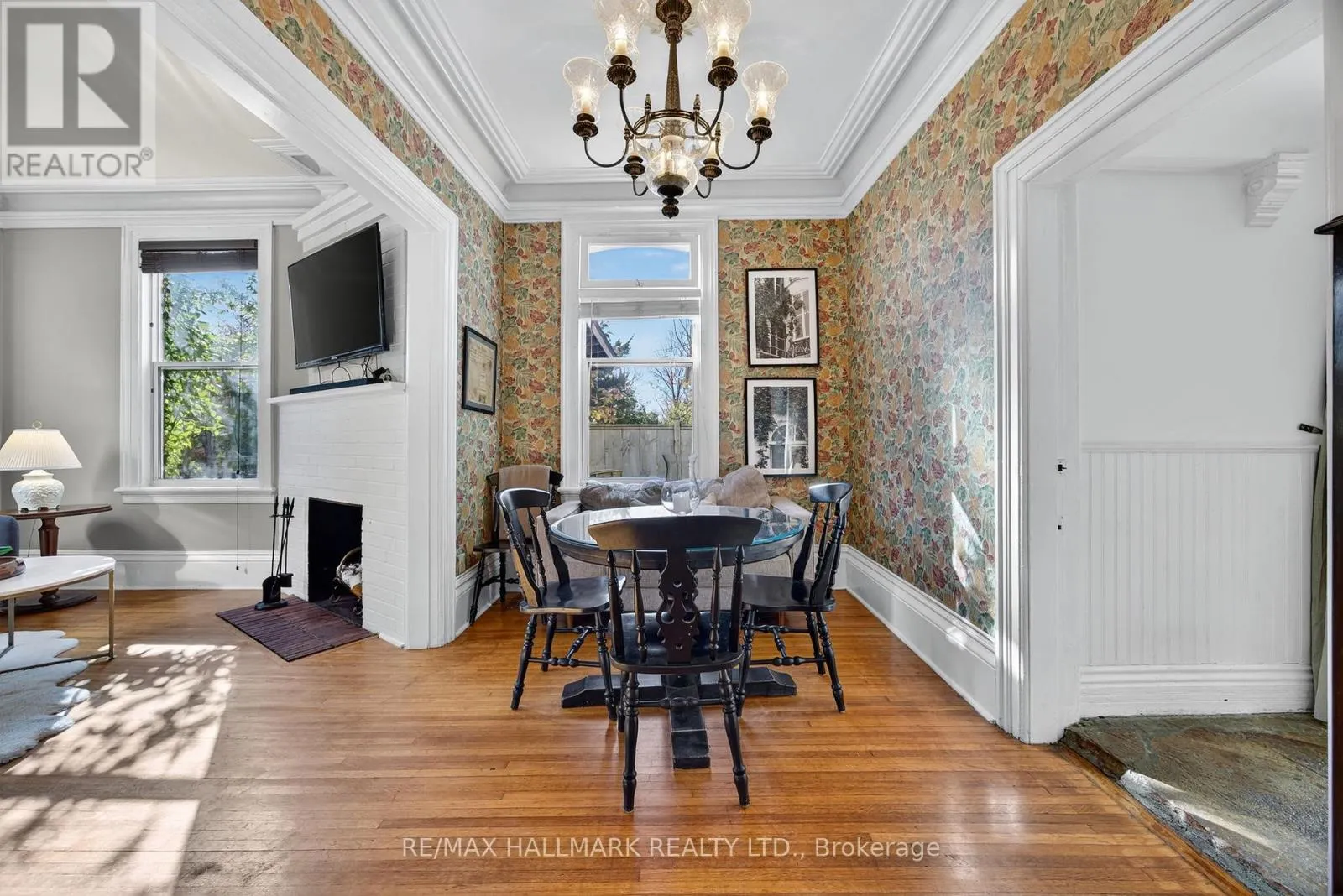 84 WELLINGTON STREET E