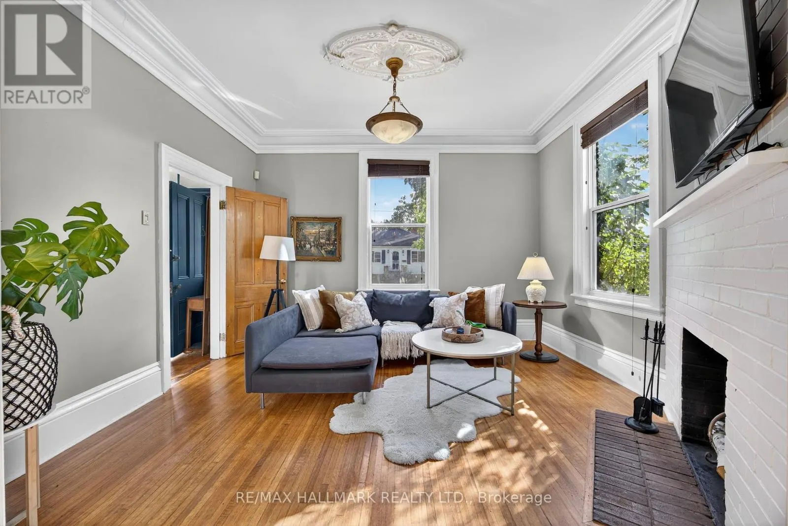 84 WELLINGTON STREET E