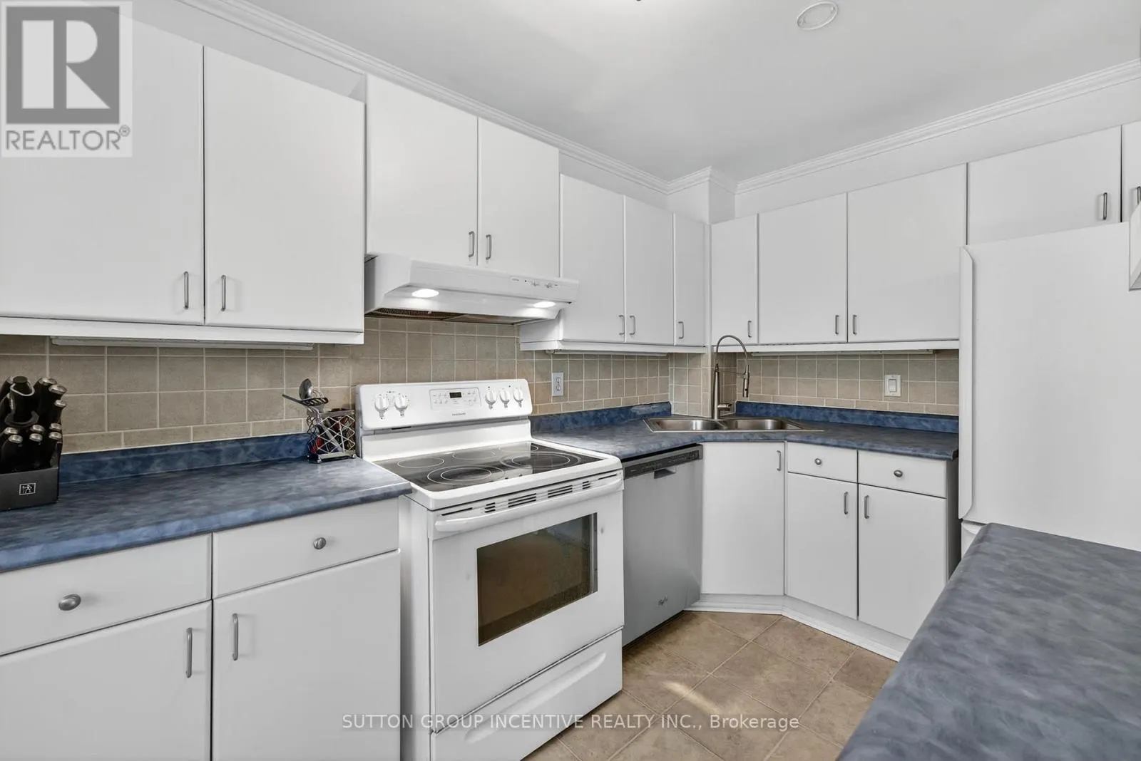 82 - 441 BARRIE ROAD