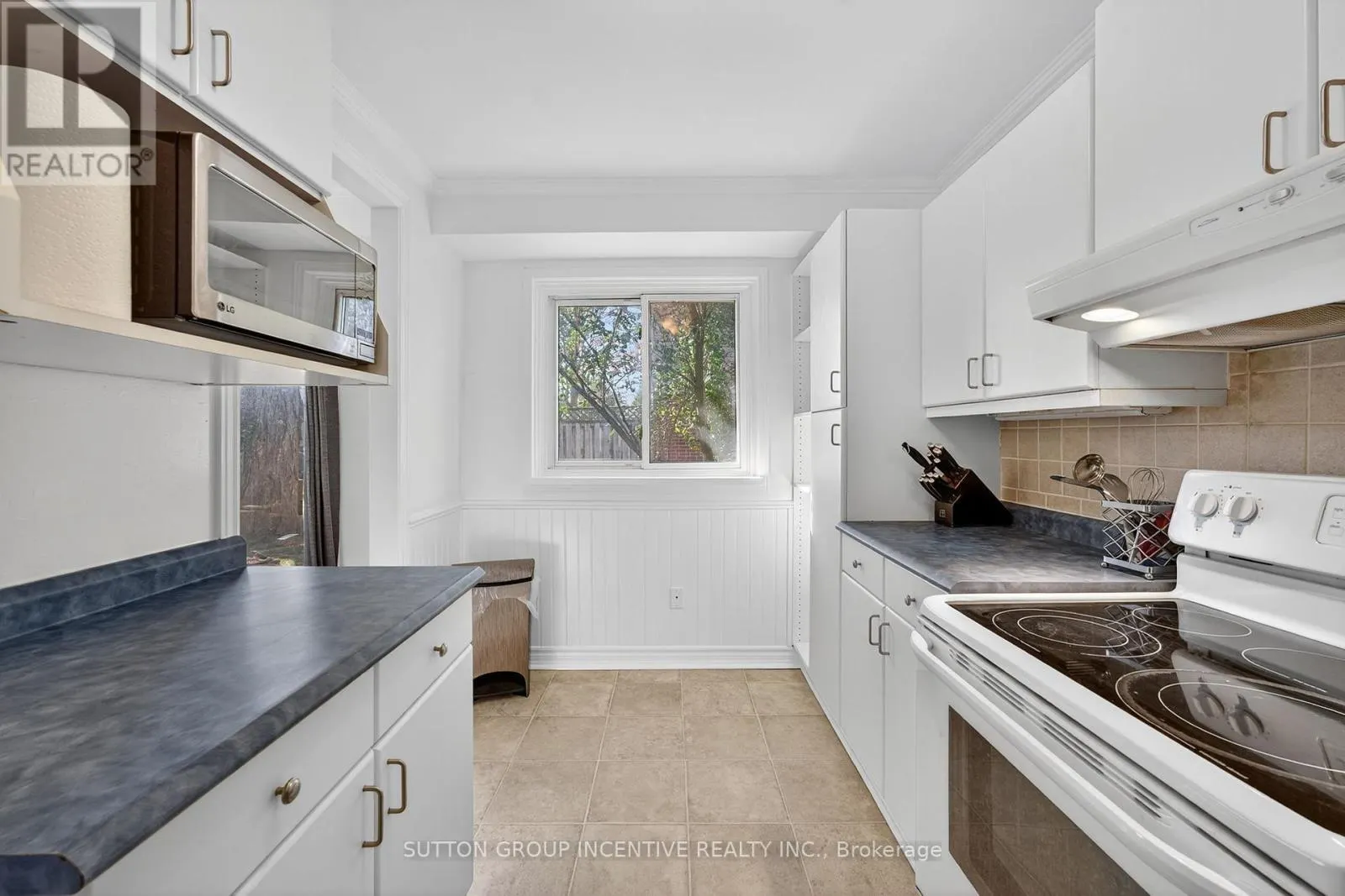 82 - 441 BARRIE ROAD