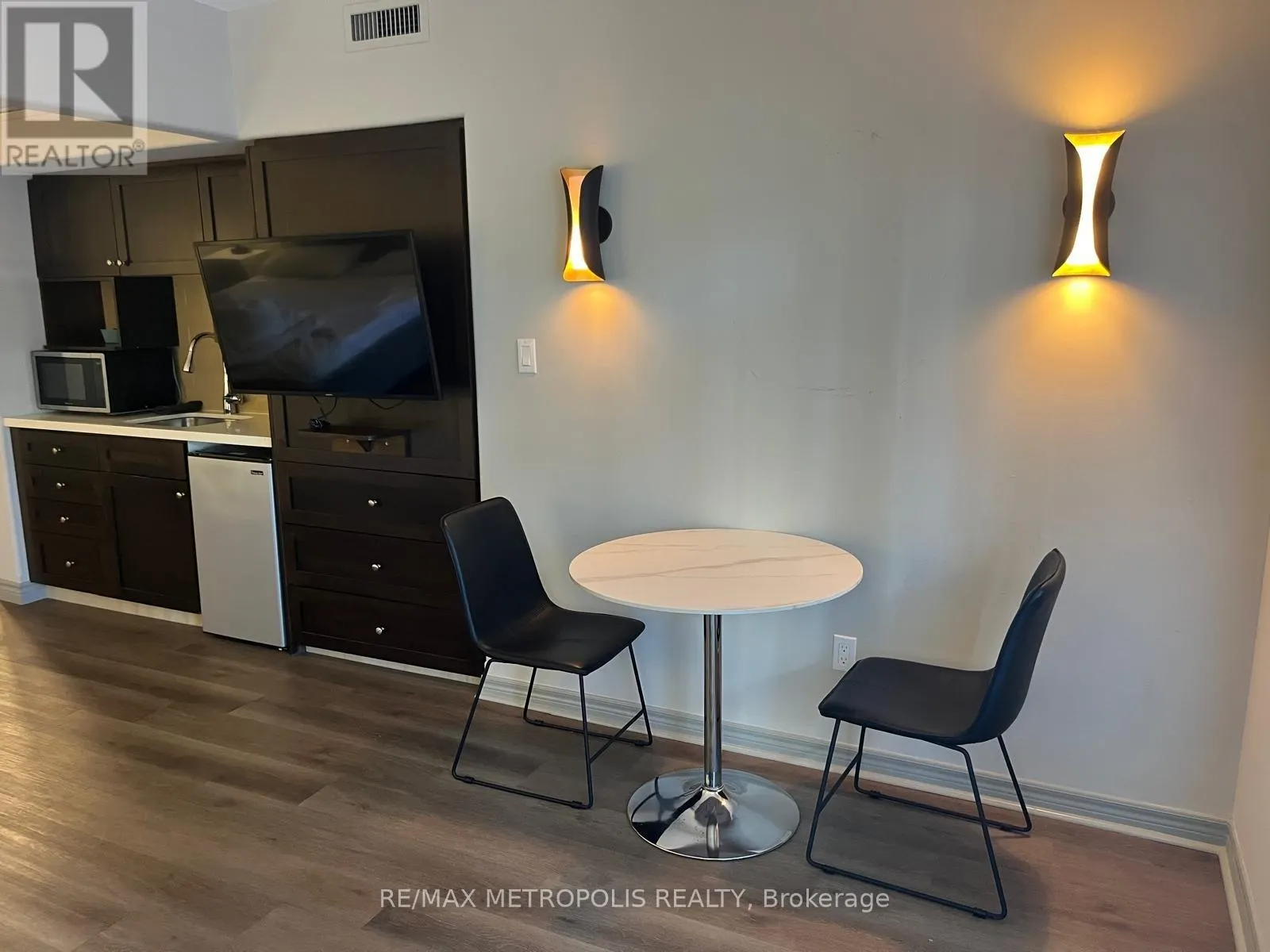 2030-31 - 90 HIGHLAND DRIVE