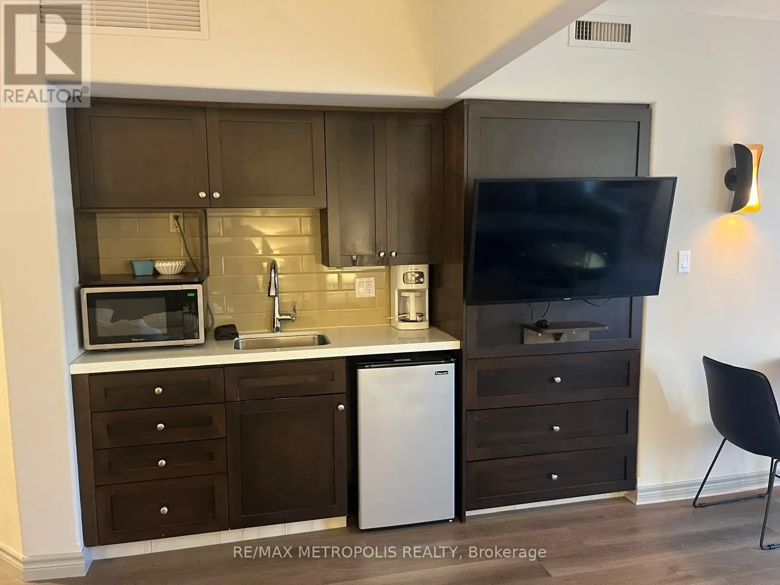 2030-31 - 90 HIGHLAND DRIVE