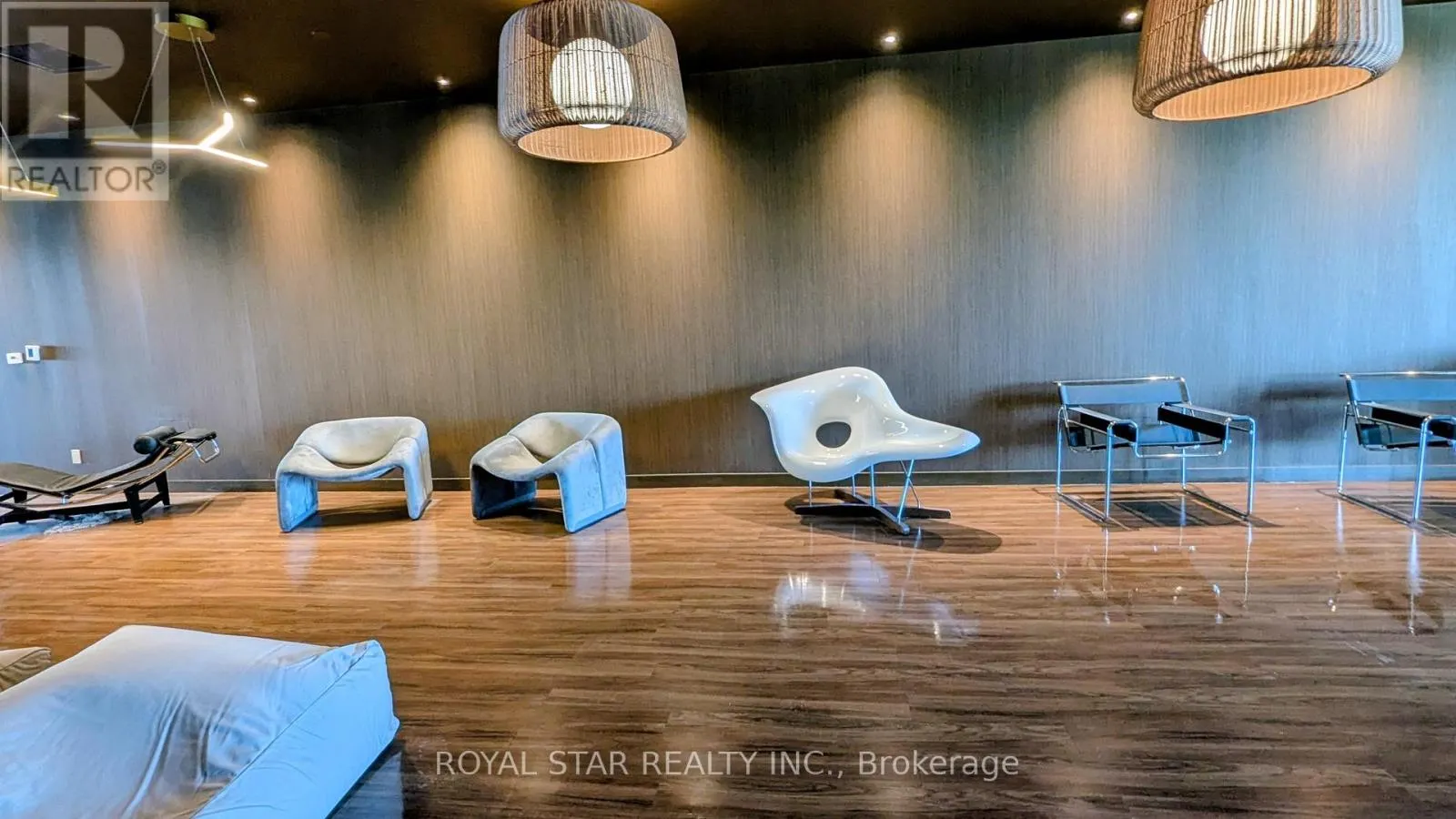 806 - 39 MARY STREET