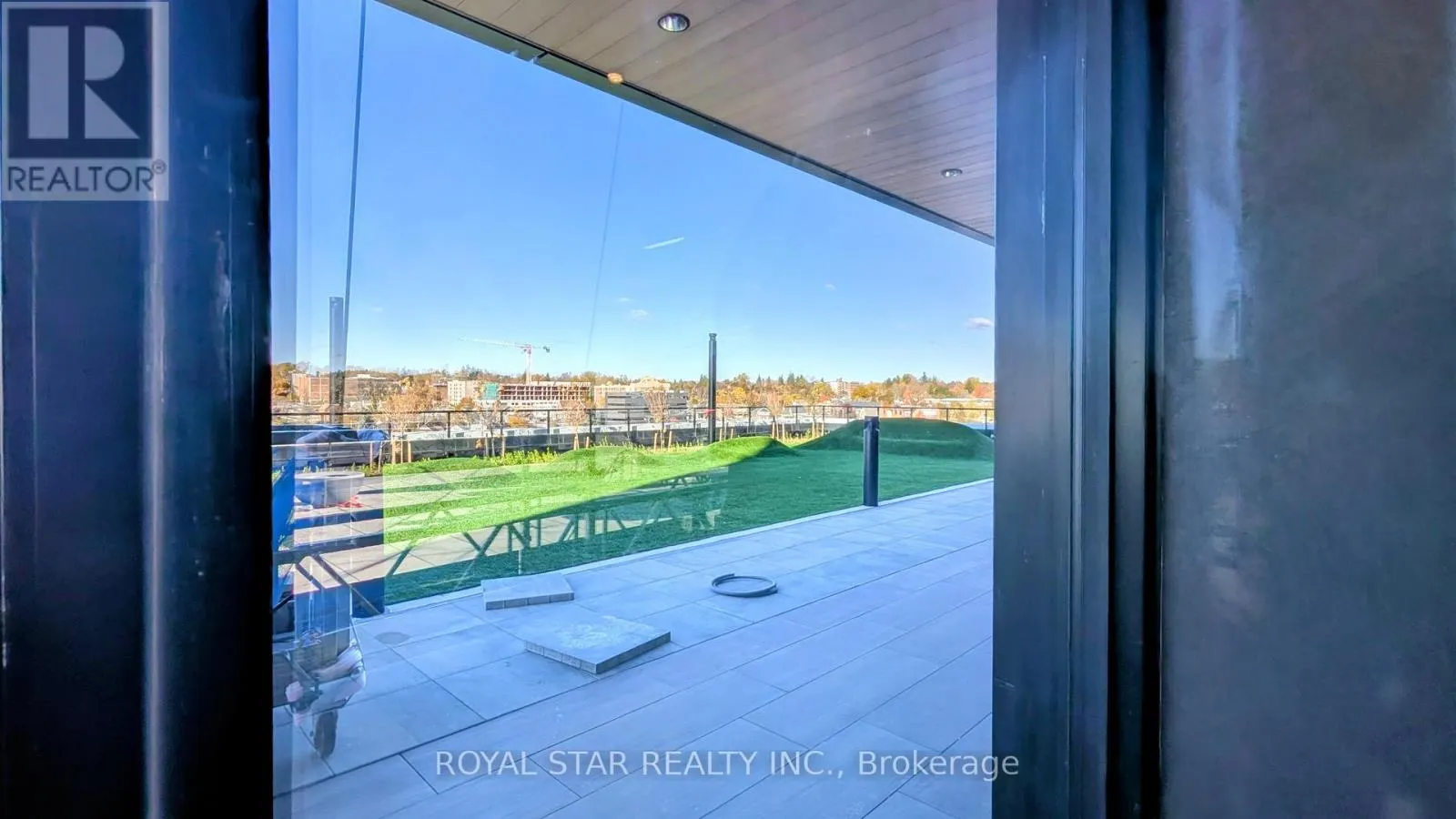 806 - 39 MARY STREET