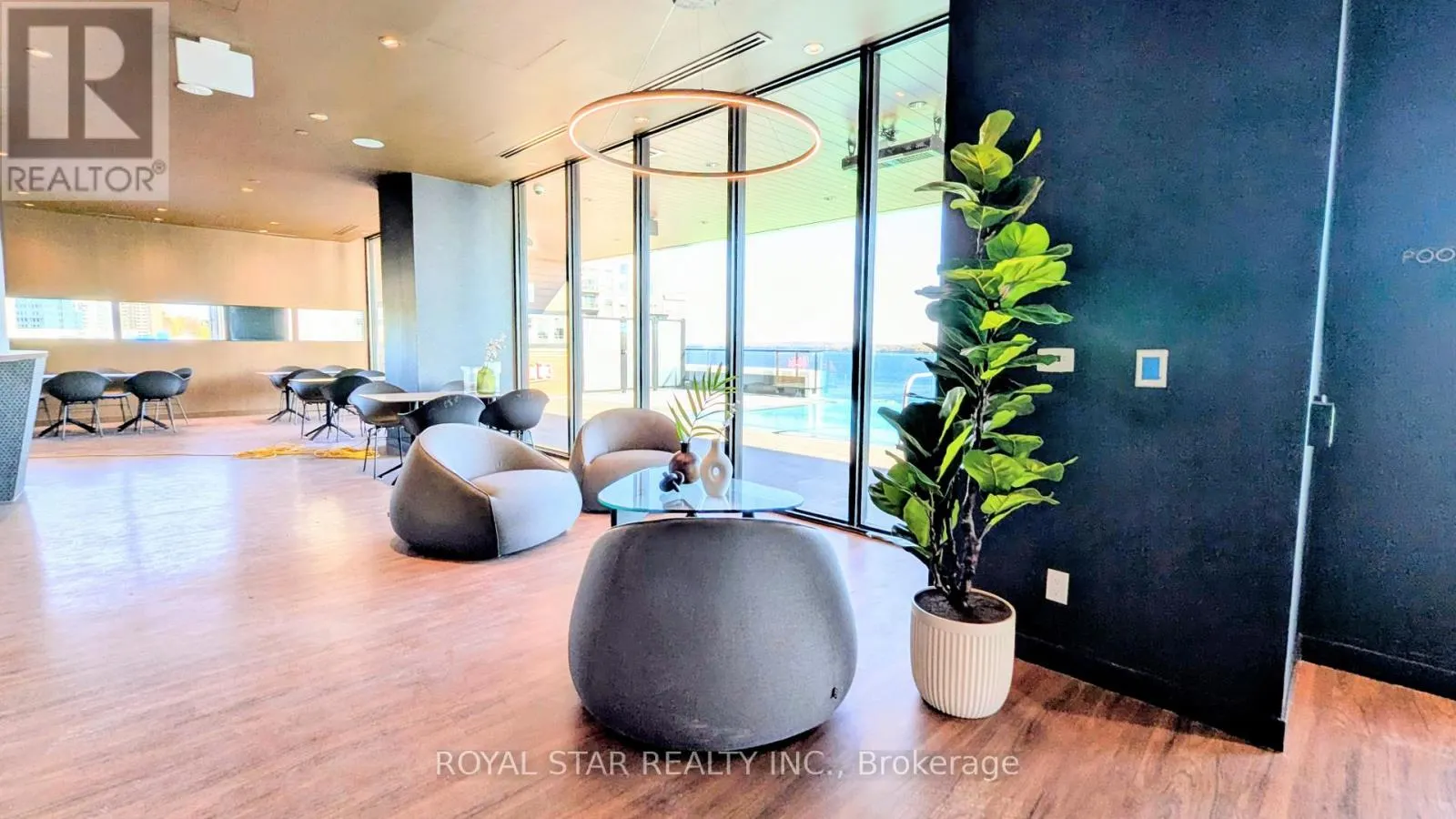 806 - 39 MARY STREET