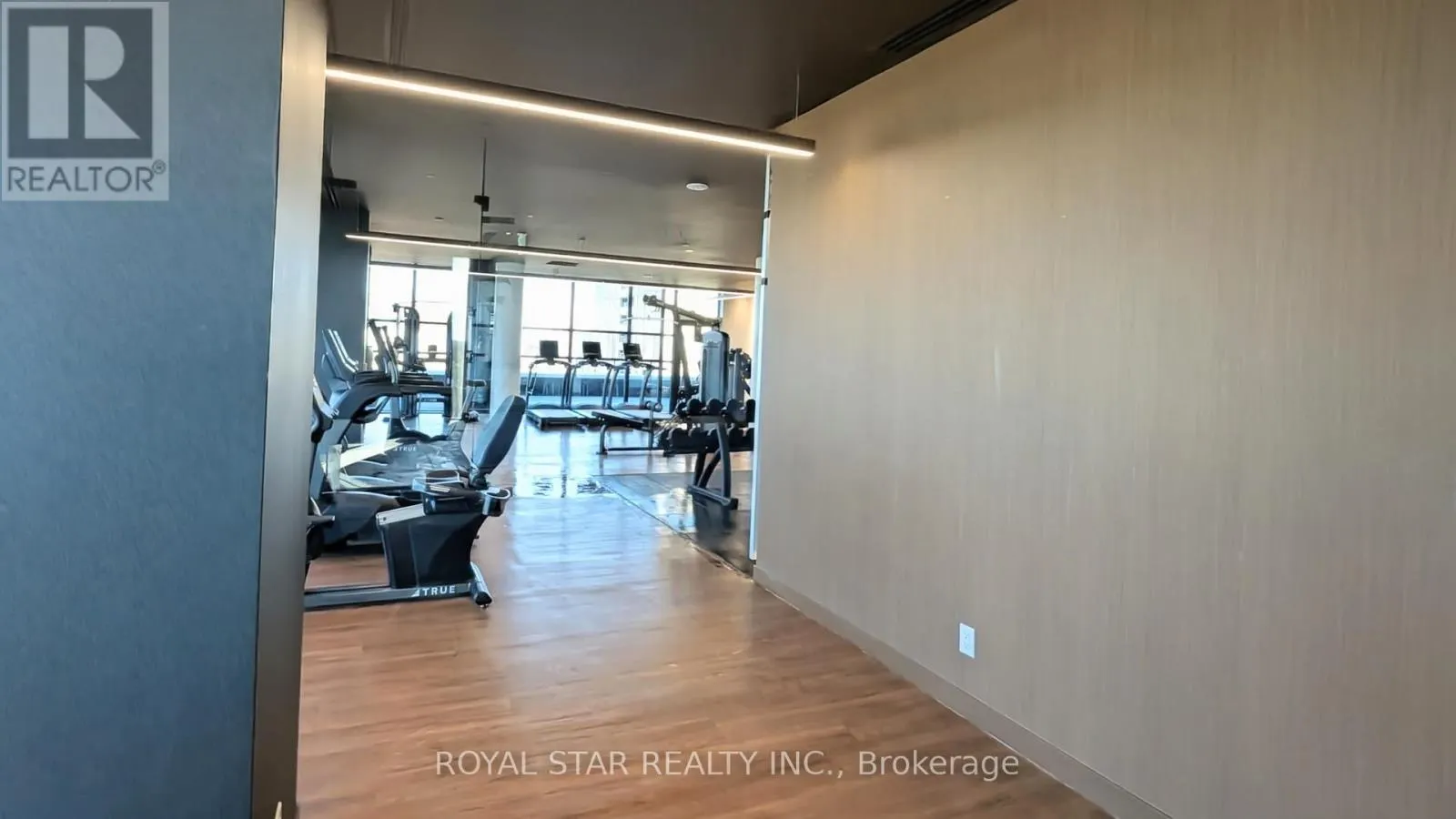 806 - 39 MARY STREET