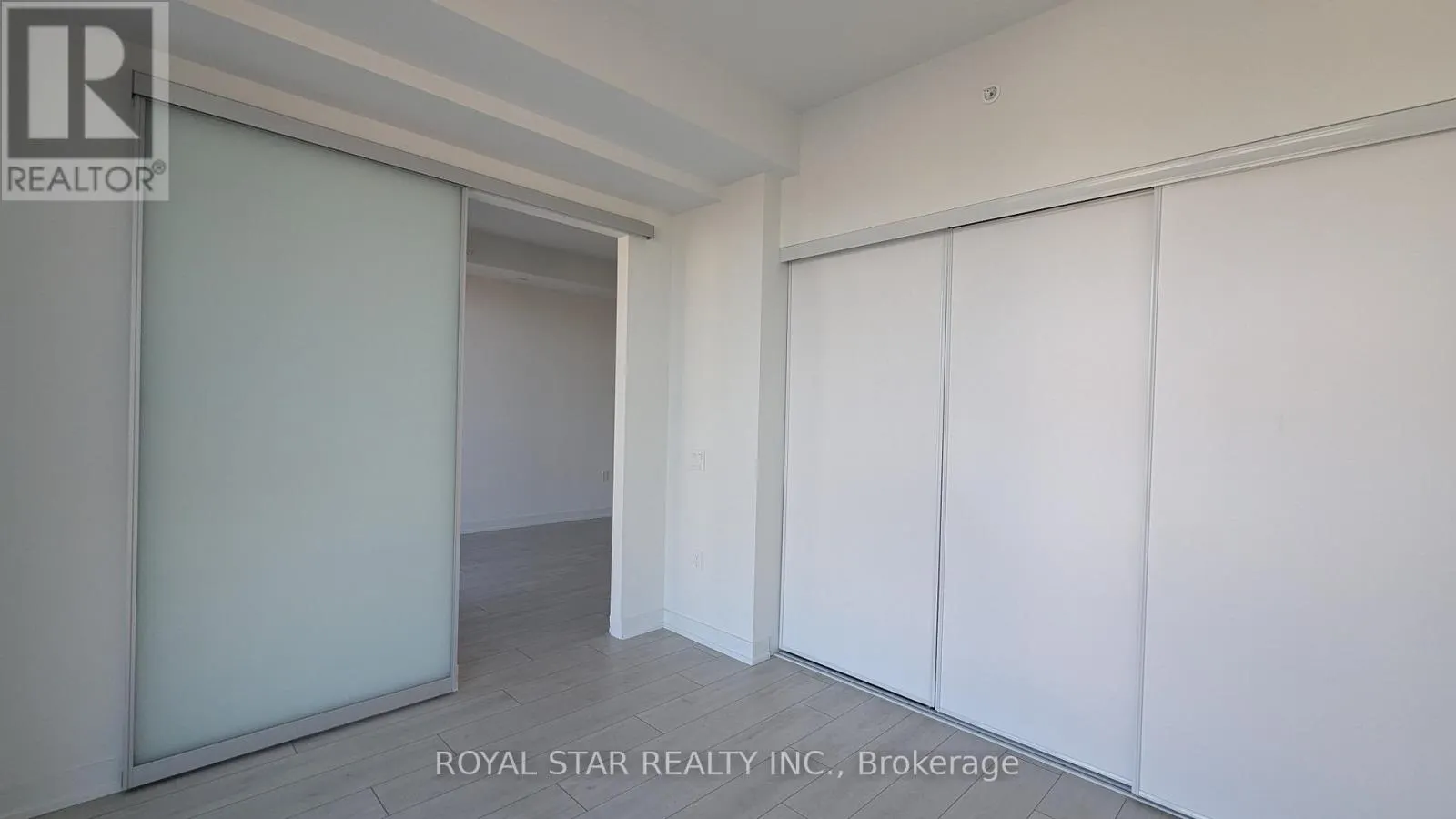 806 - 39 MARY STREET