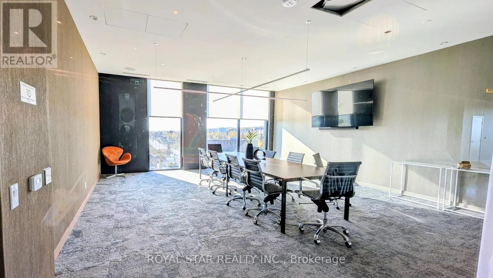 806 - 39 MARY STREET