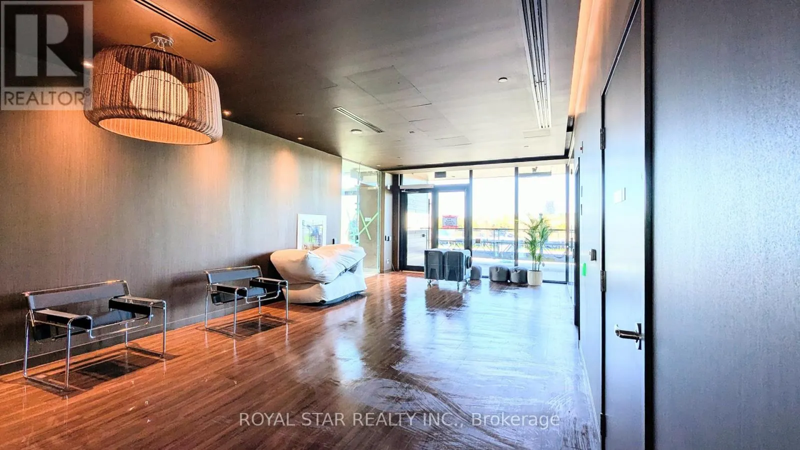 806 - 39 MARY STREET