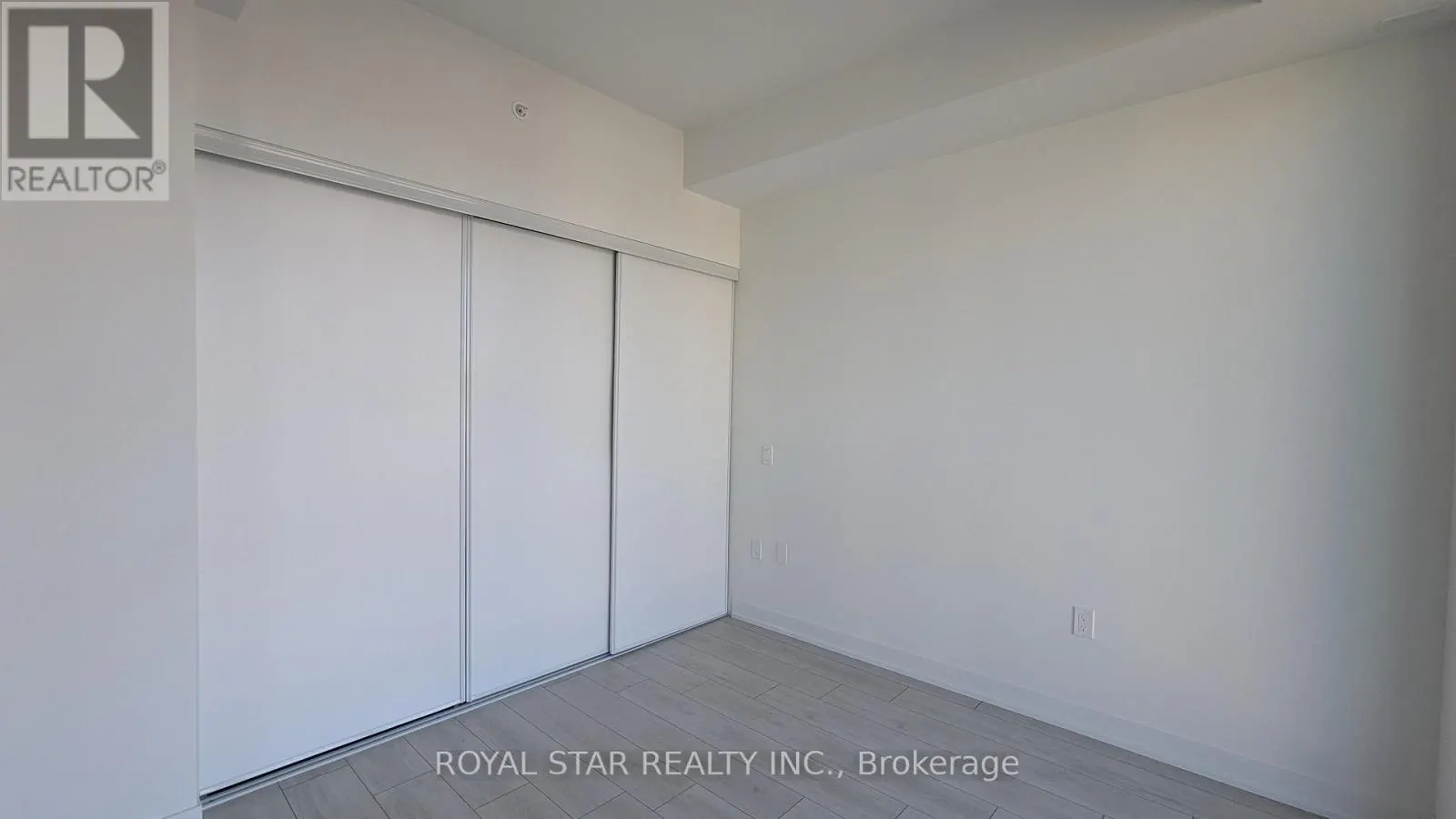 806 - 39 MARY STREET