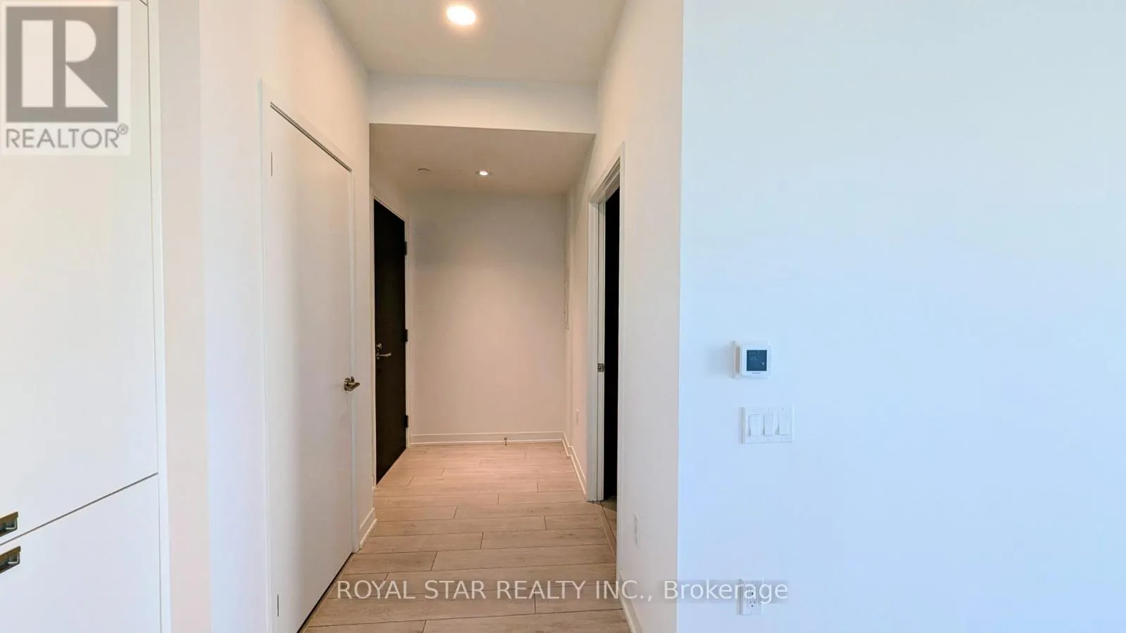 806 - 39 MARY STREET