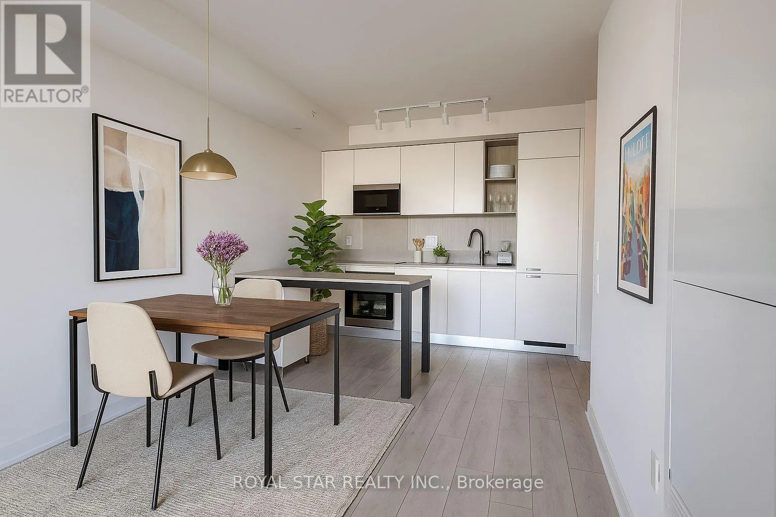 806 - 39 MARY STREET