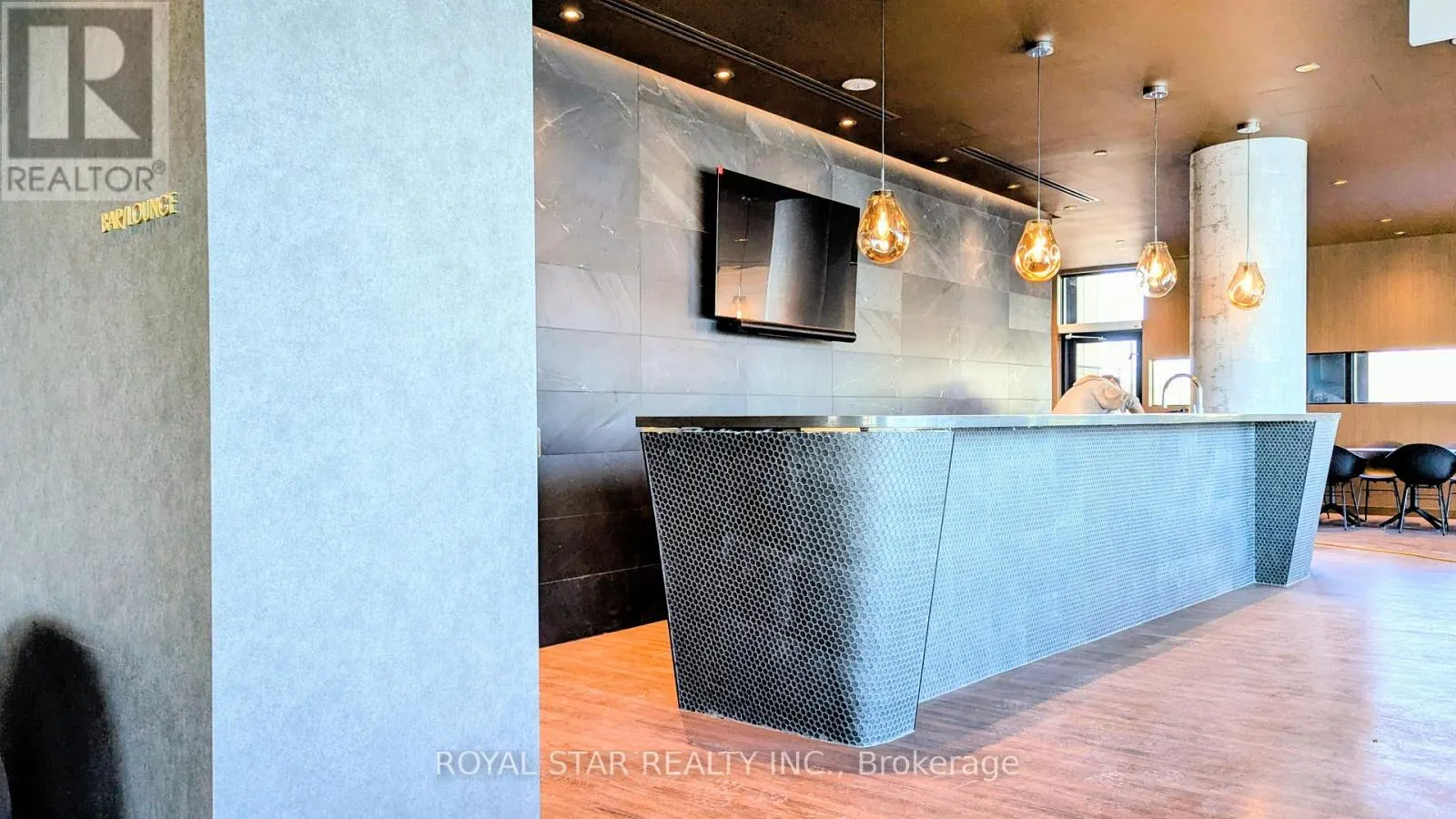 806 - 39 MARY STREET