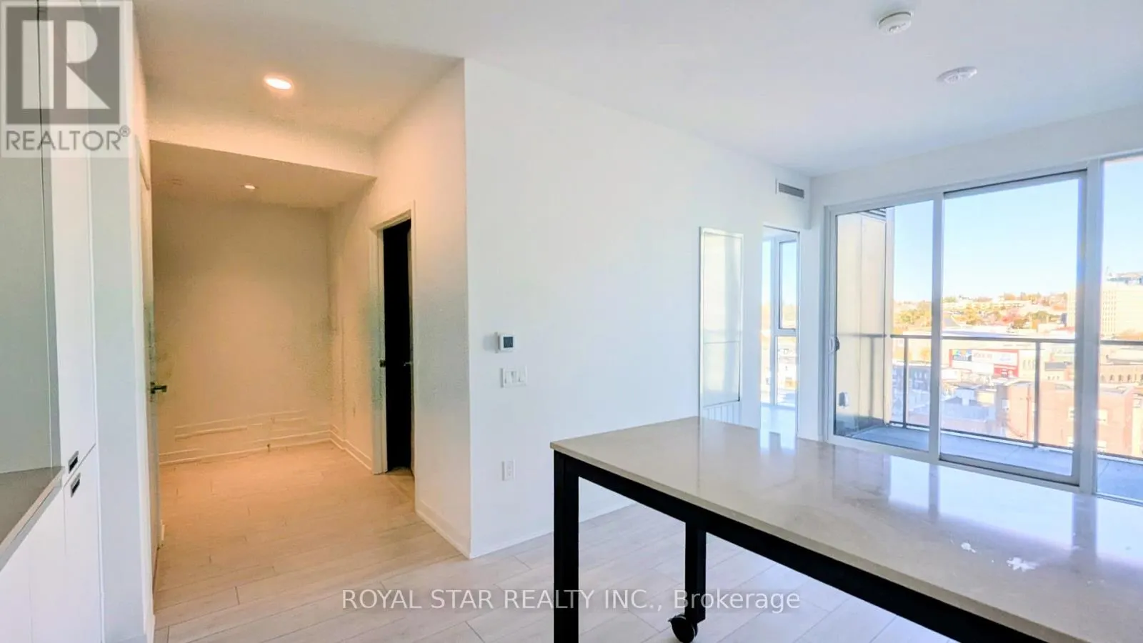 806 - 39 MARY STREET