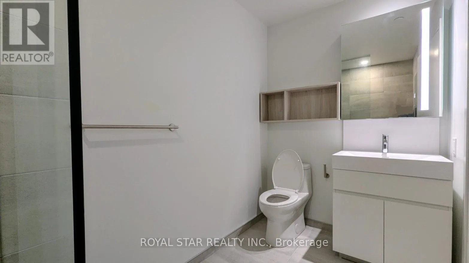 806 - 39 MARY STREET