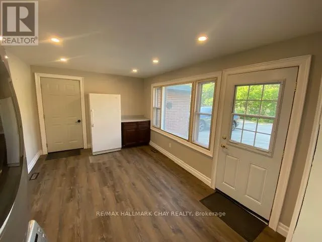 MAIN - 1207 BAYFIELD STREET N