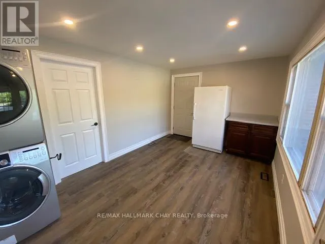 MAIN - 1207 BAYFIELD STREET N