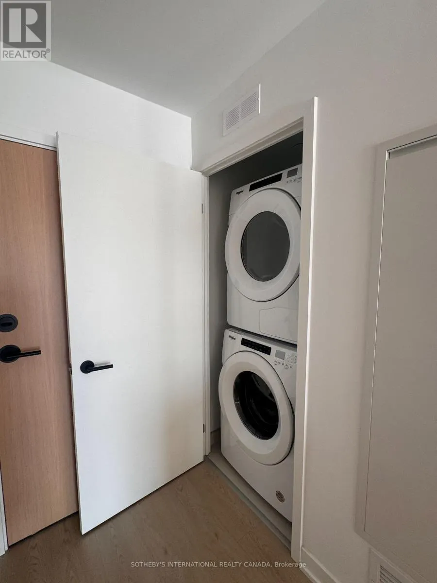 218 - 31 HURON STREET W