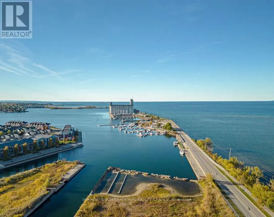 218 - 31 HURON STREET W