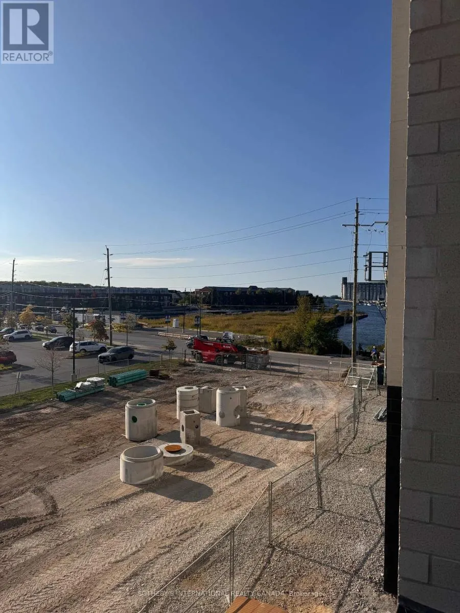 218 - 31 HURON STREET W