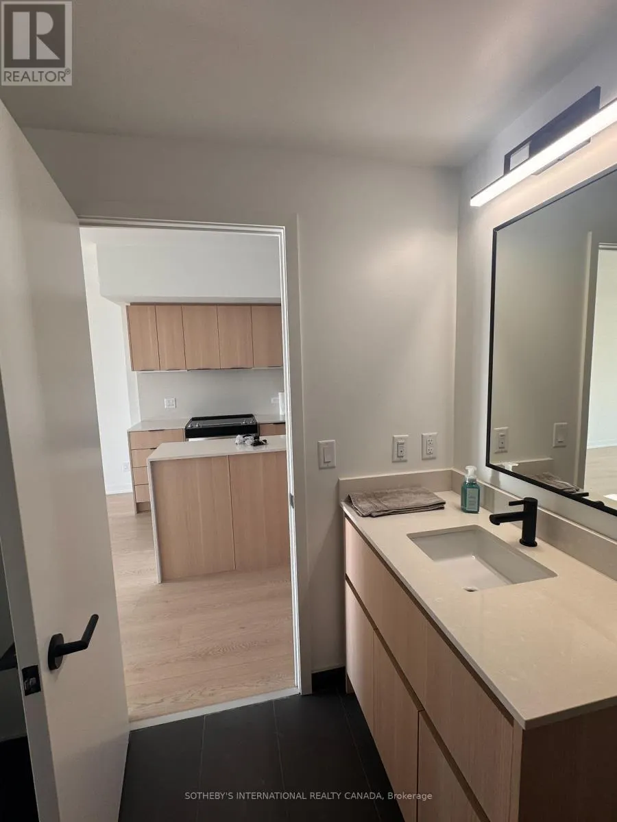 218 - 31 HURON STREET W