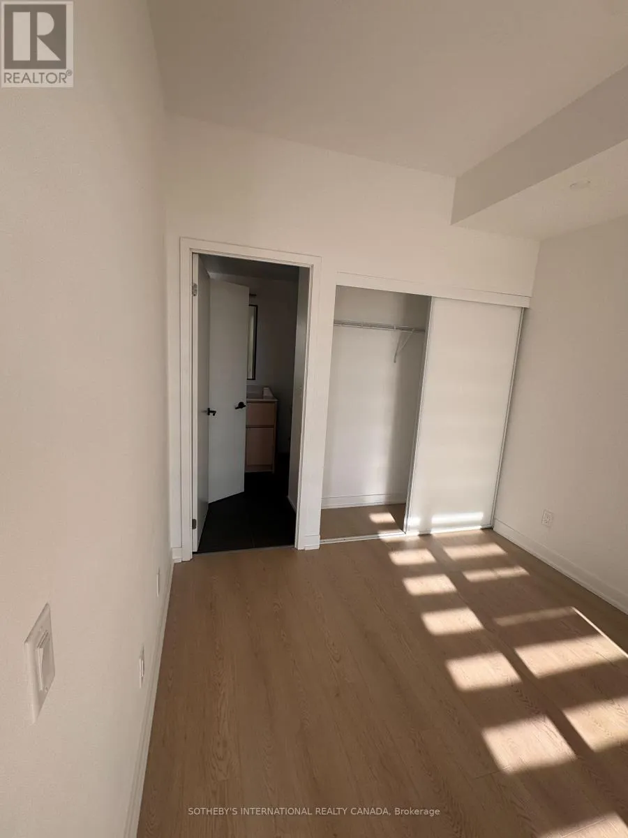 218 - 31 HURON STREET W