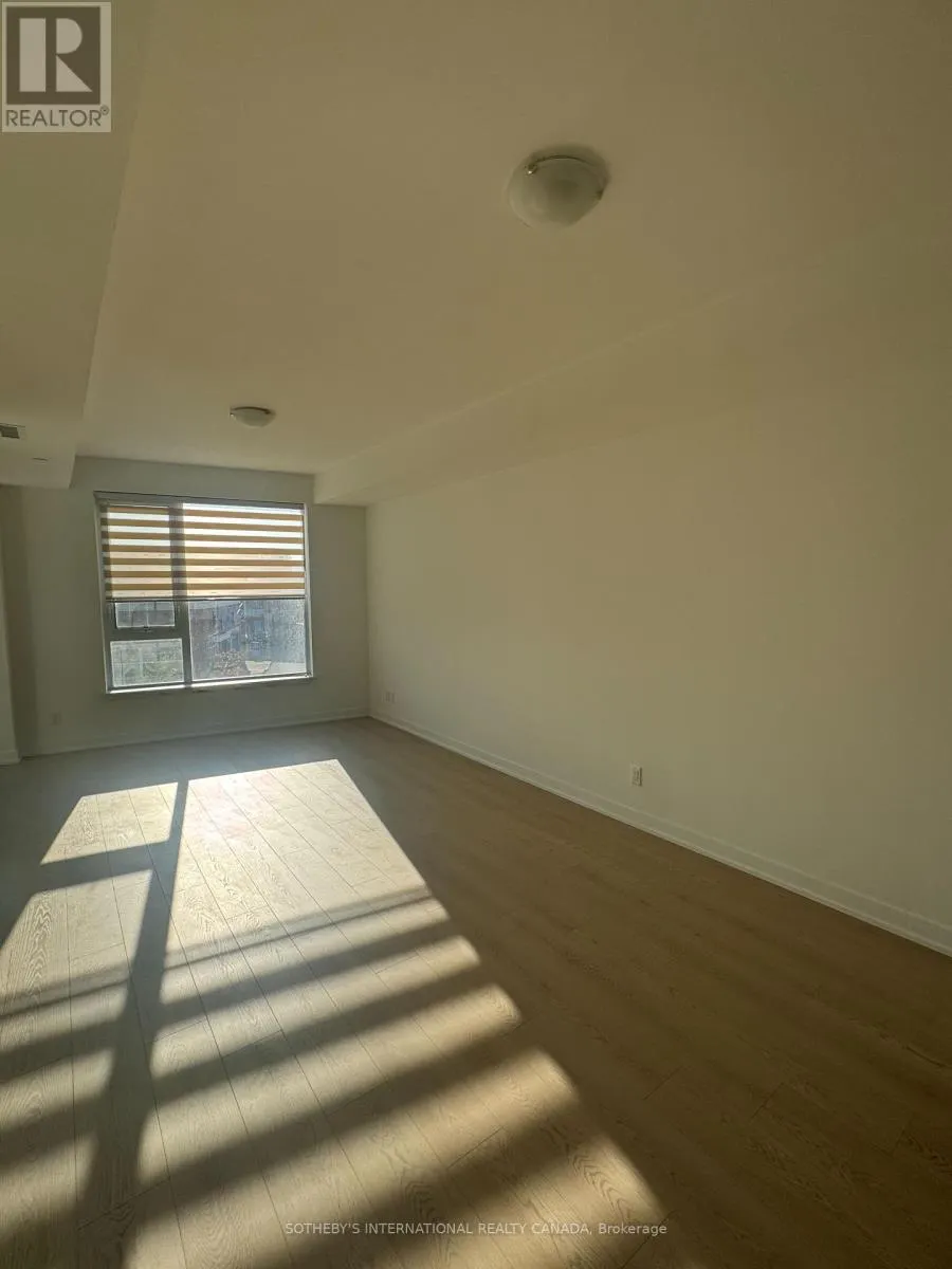 218 - 31 HURON STREET W