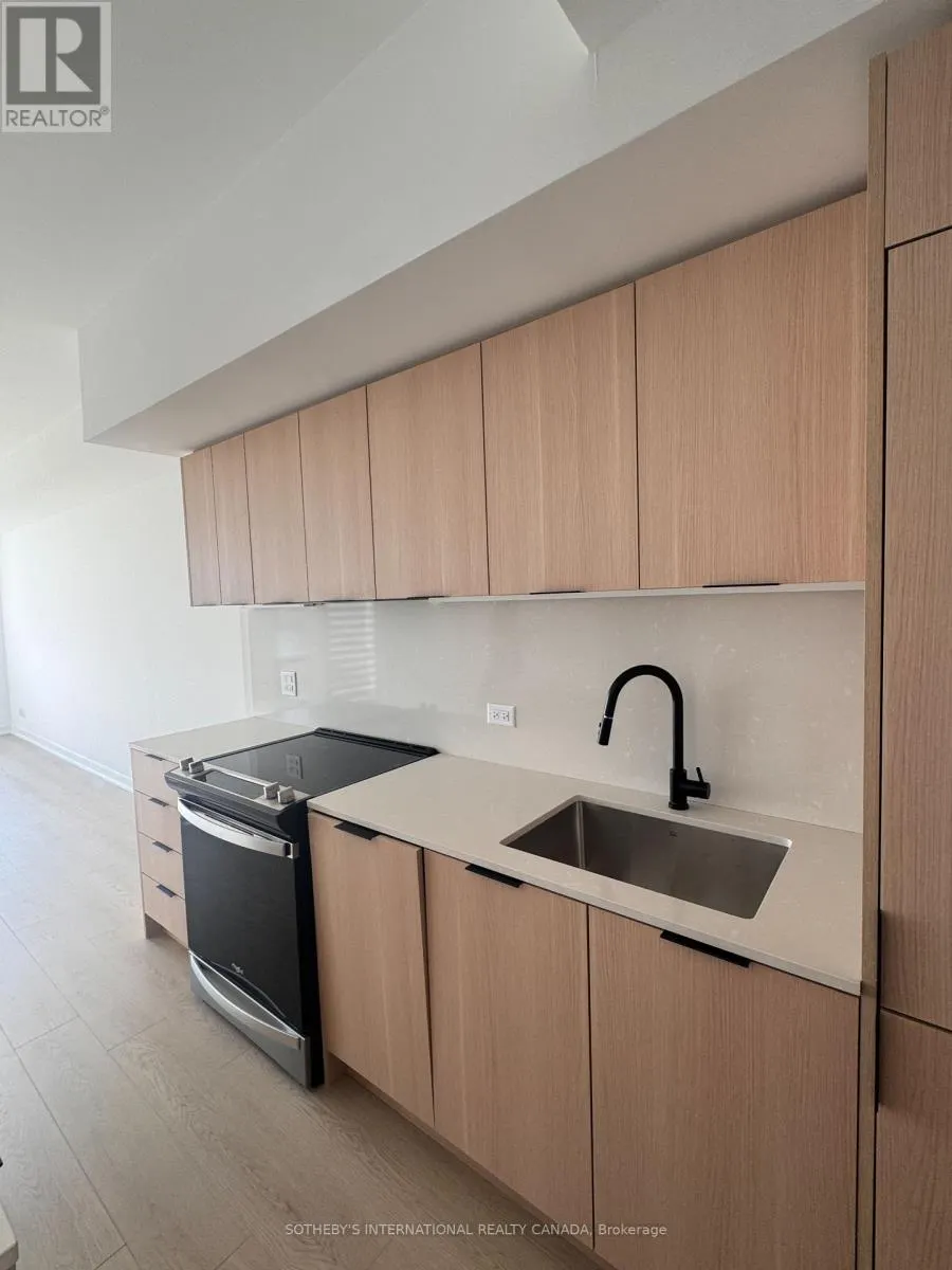 218 - 31 HURON STREET W