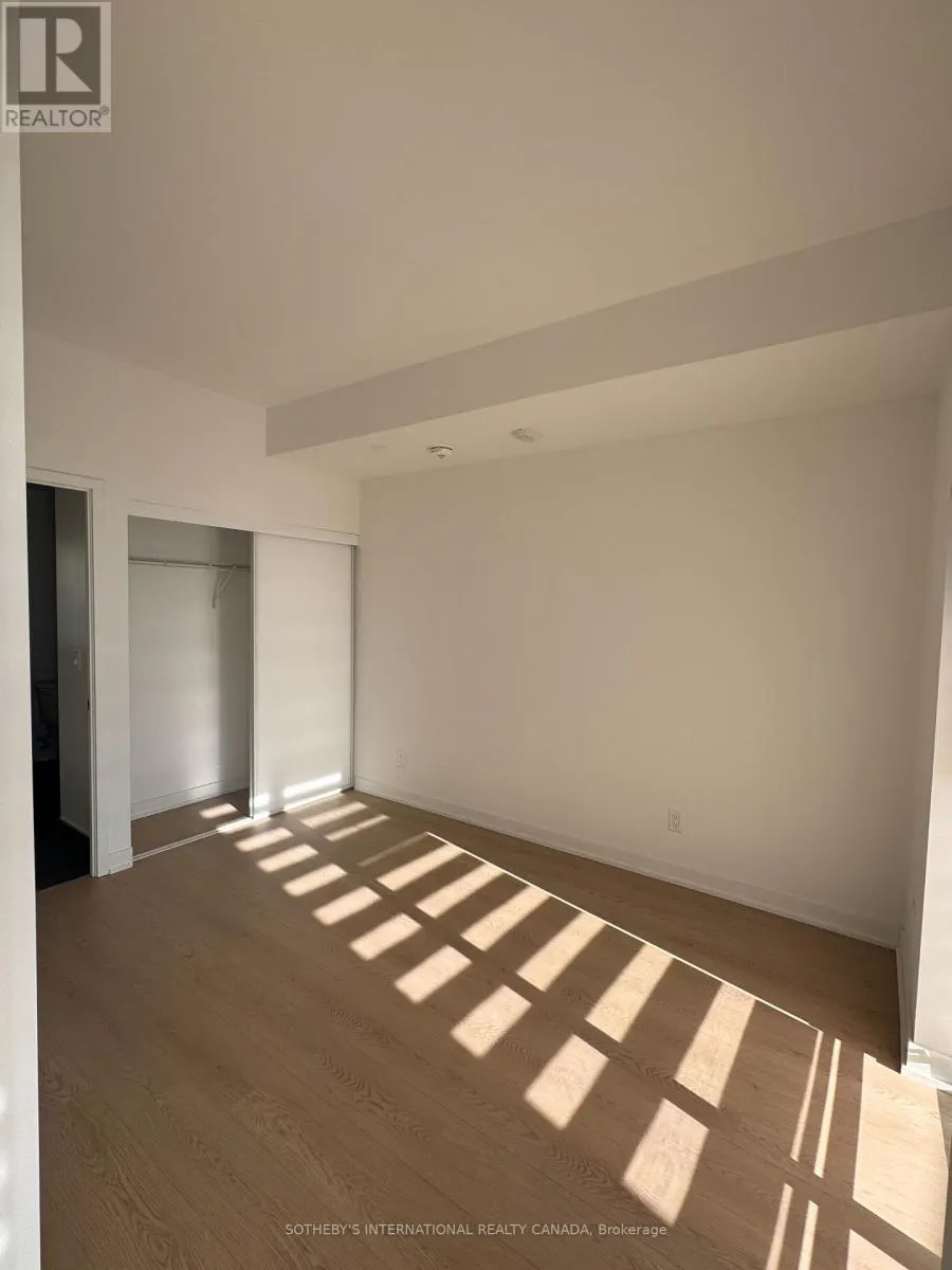 218 - 31 HURON STREET W