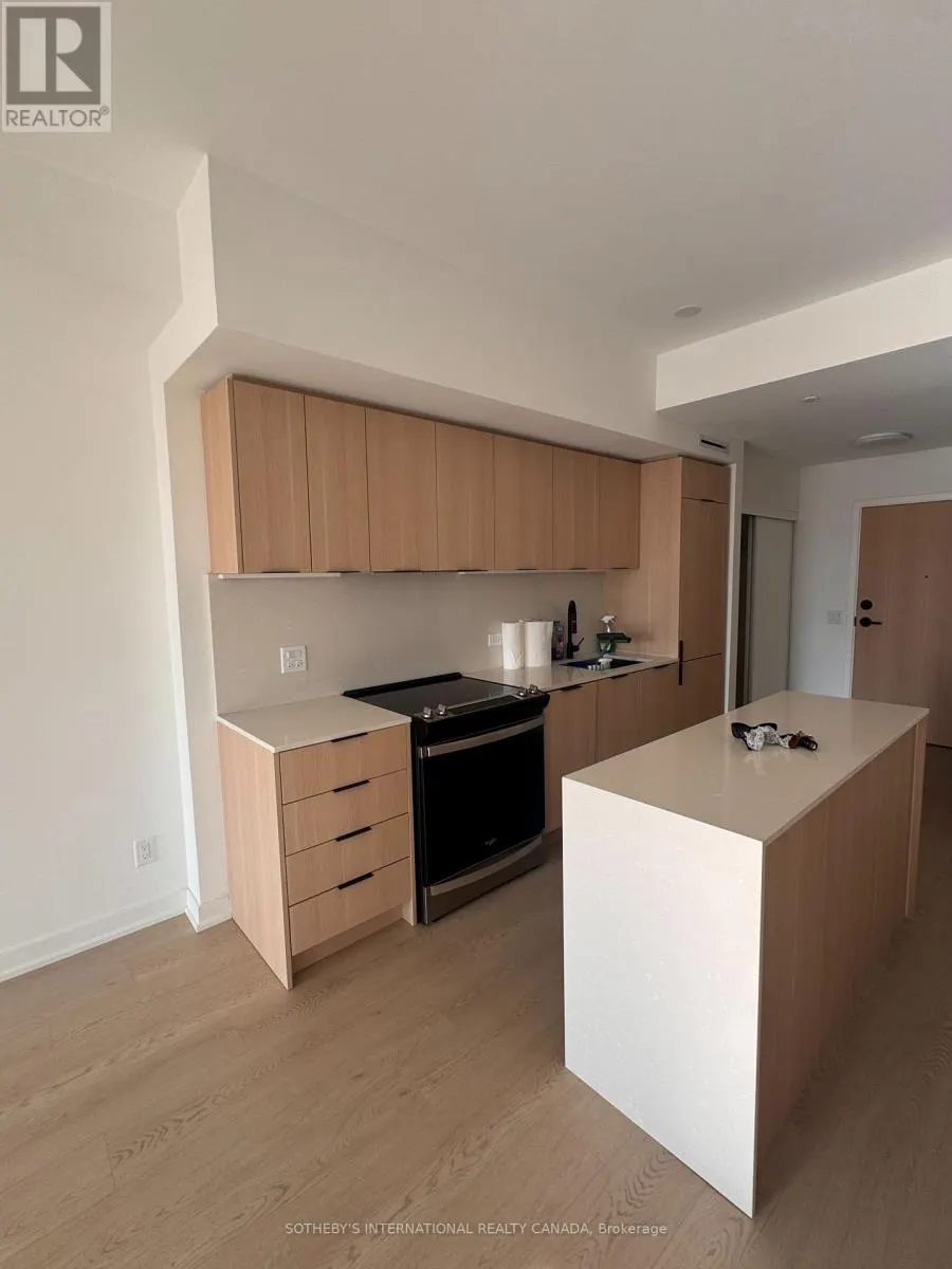 218 - 31 HURON STREET W