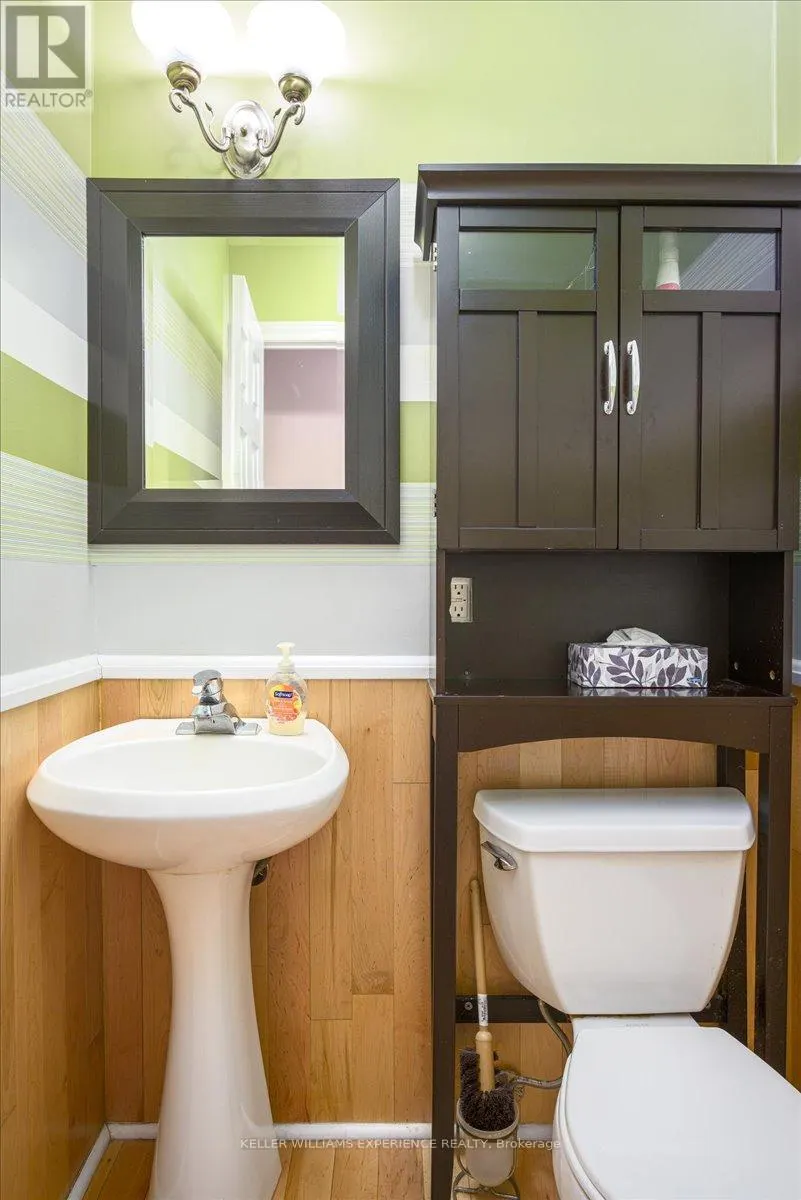 8 - 237 STEEL STREET