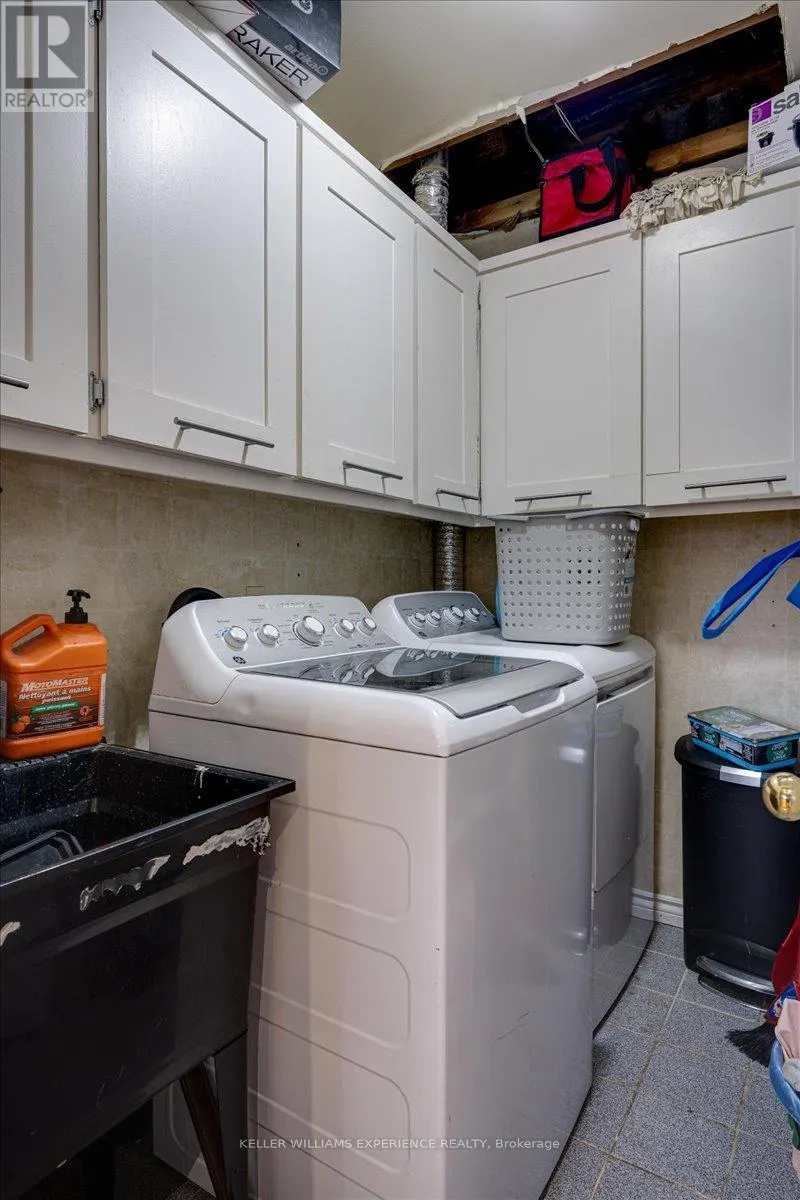 8 - 237 STEEL STREET