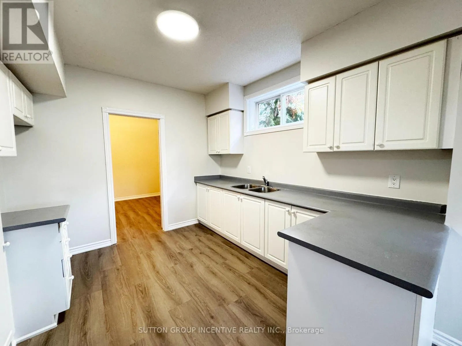 18 FOREST DALE DRIVE