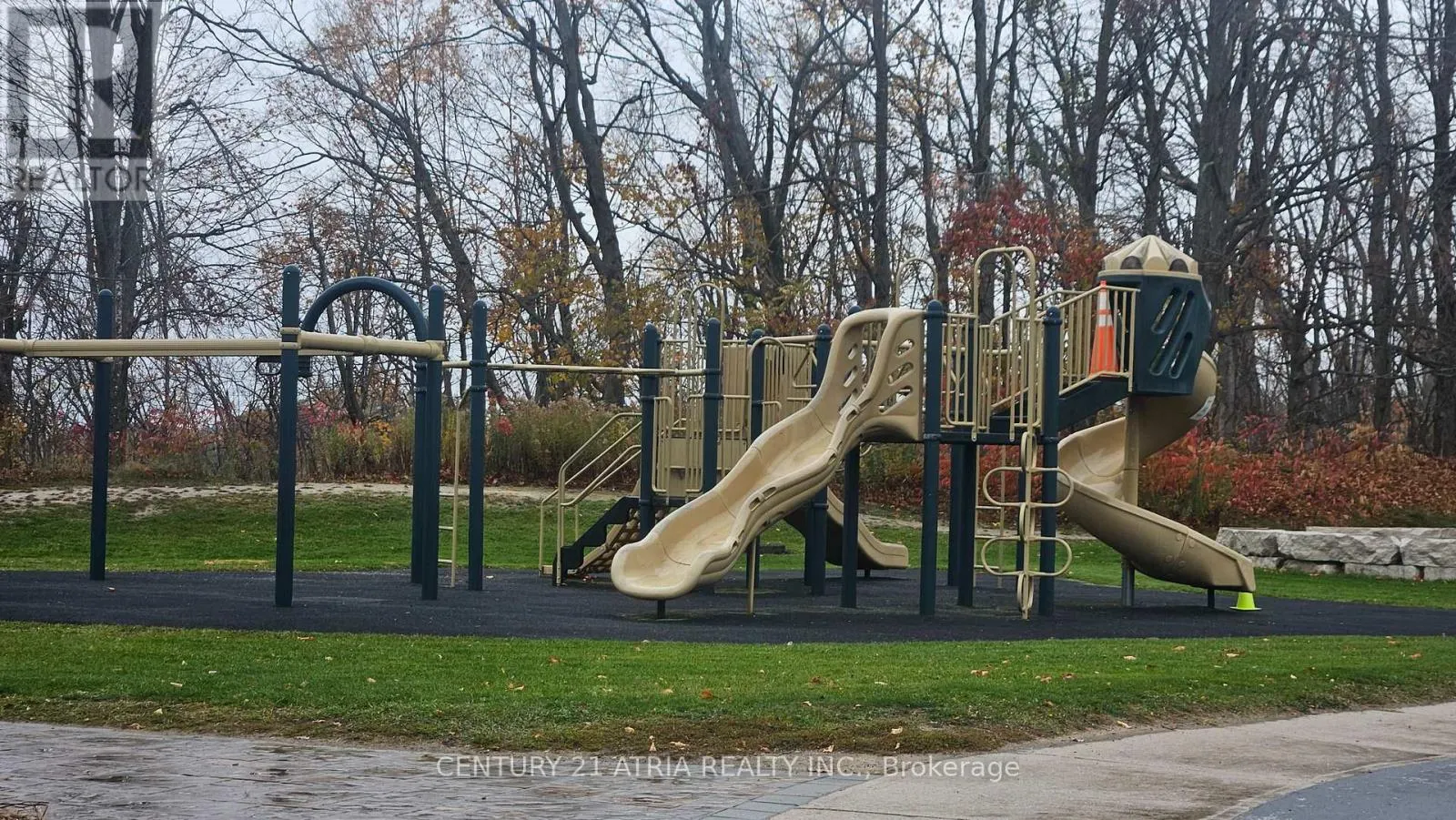 2074/75 - 90 HIGHLANDS DRIVE